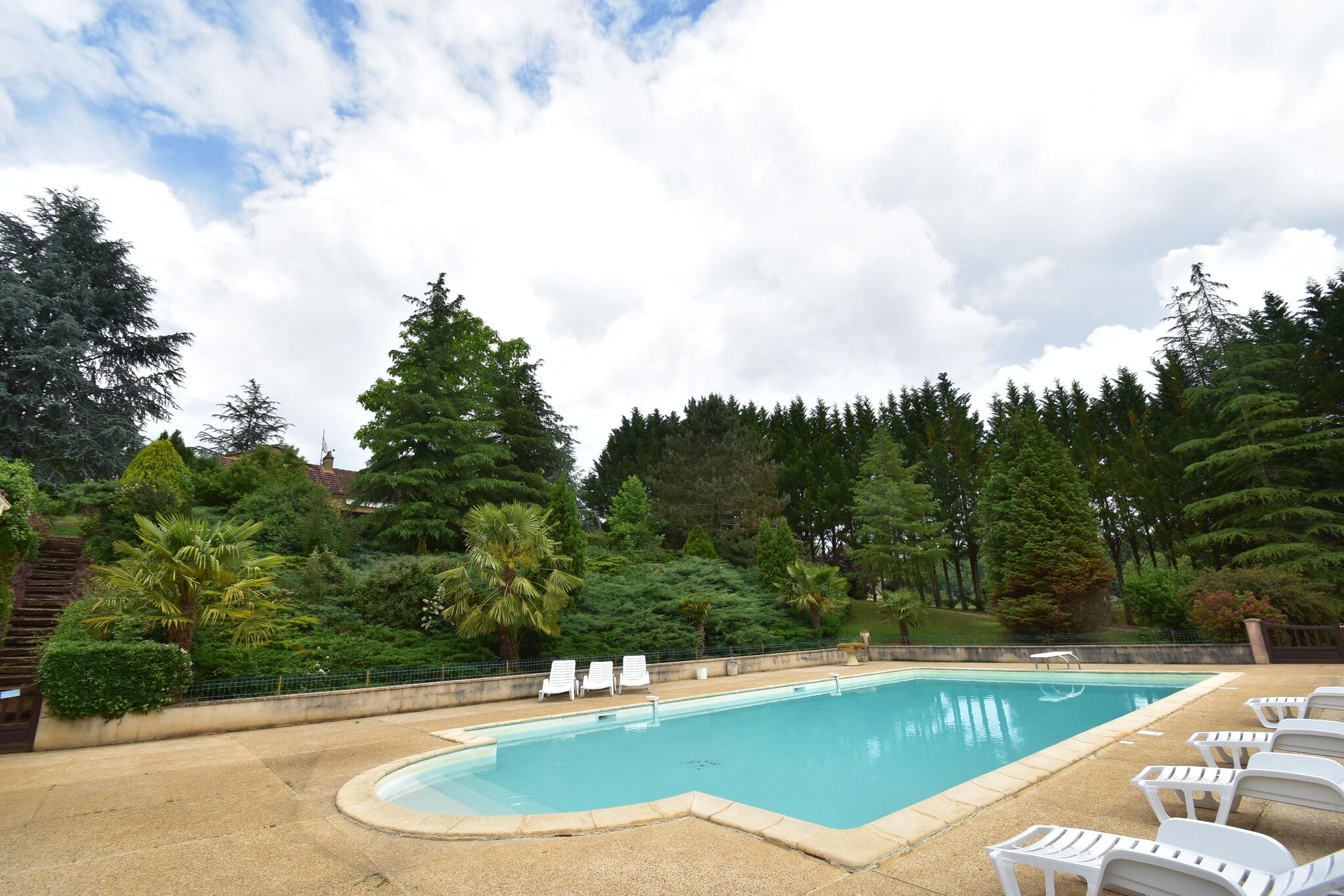 Gîte élégant avec piscine à Prats-du-Périgord
