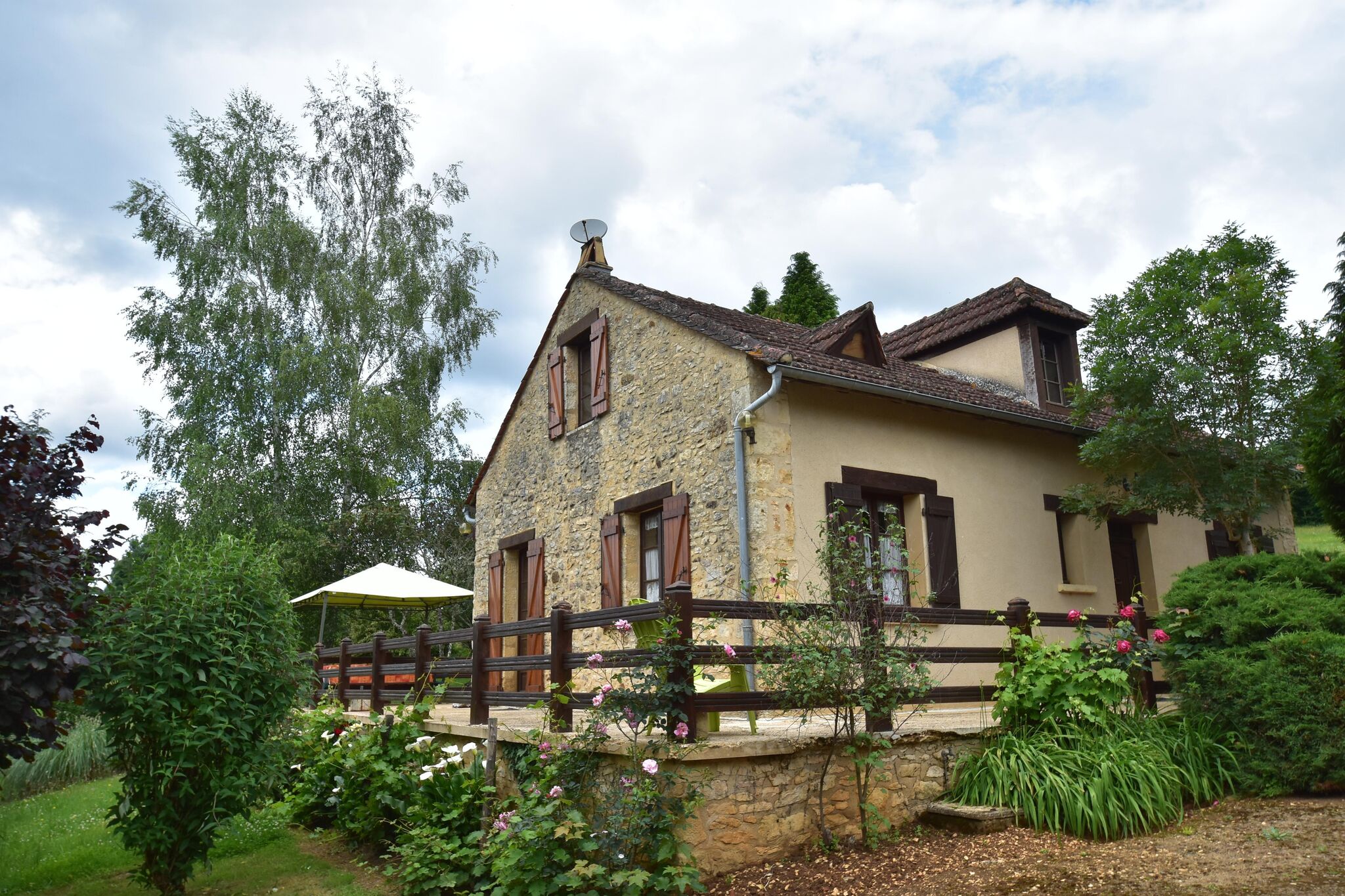 Elegantes Ferienhaus mit Swimmingpool in Prats-du-Périgord