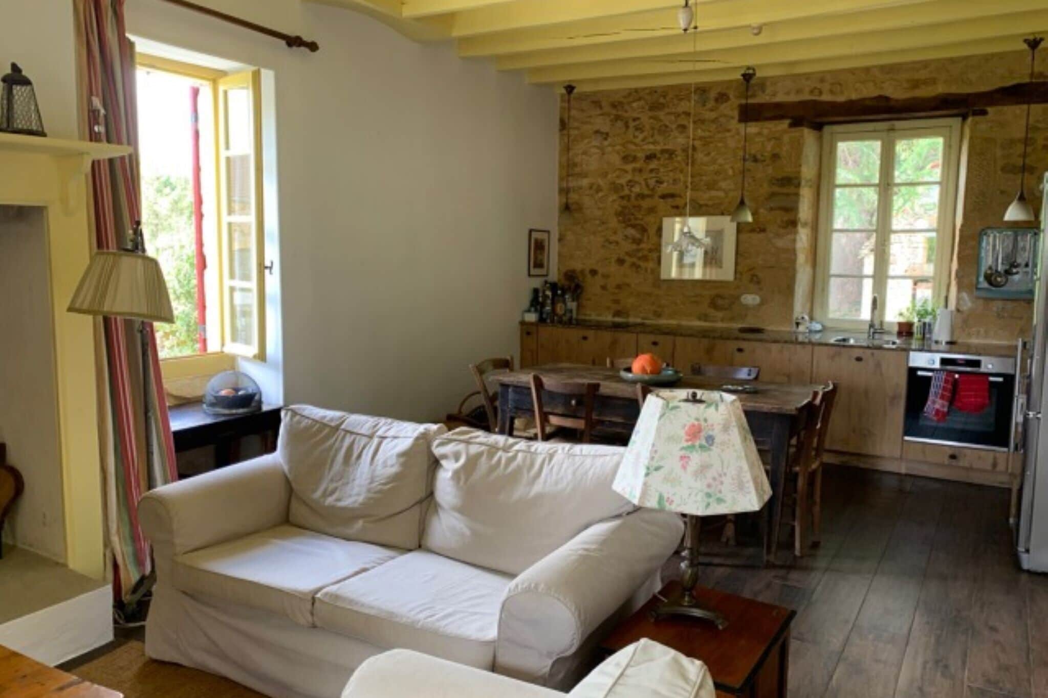 Charming private holiday home with private tennis court and pool near Cazals