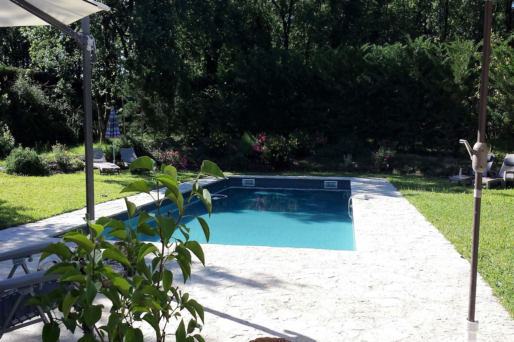 Belle maison de vacances avec piscine à Montaigu-de-Quercy