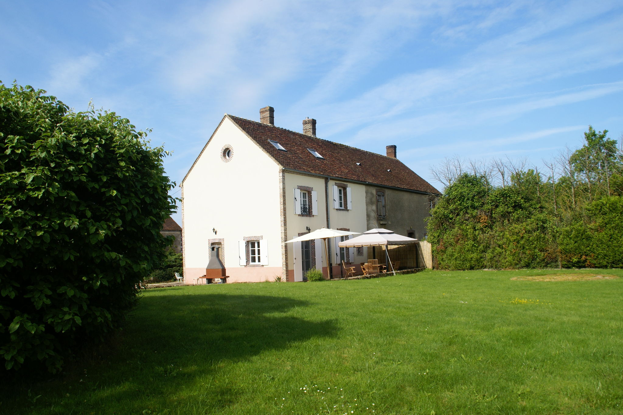 Authentic Burgundy holiday home with plenty of space and privacy, near Diges