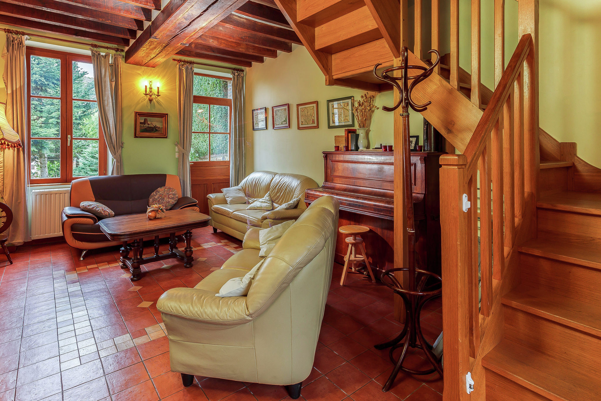 Authentiek Bourgondisch vakantiehuis met volop ruimte en privacy nabij Diges