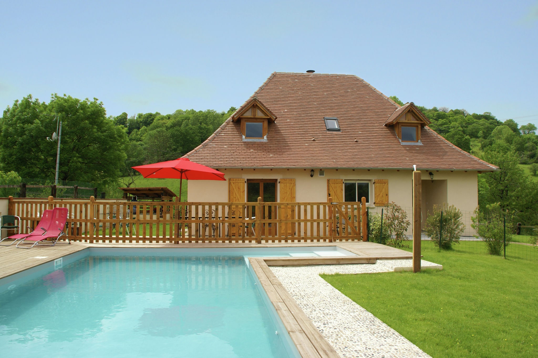 Maison de vacances moderne avec piscine privée à Loubressac