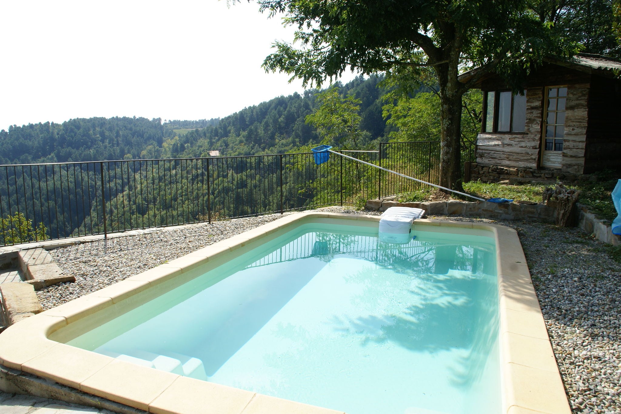Superbe maison de vacances à Chassiers avec piscine privée