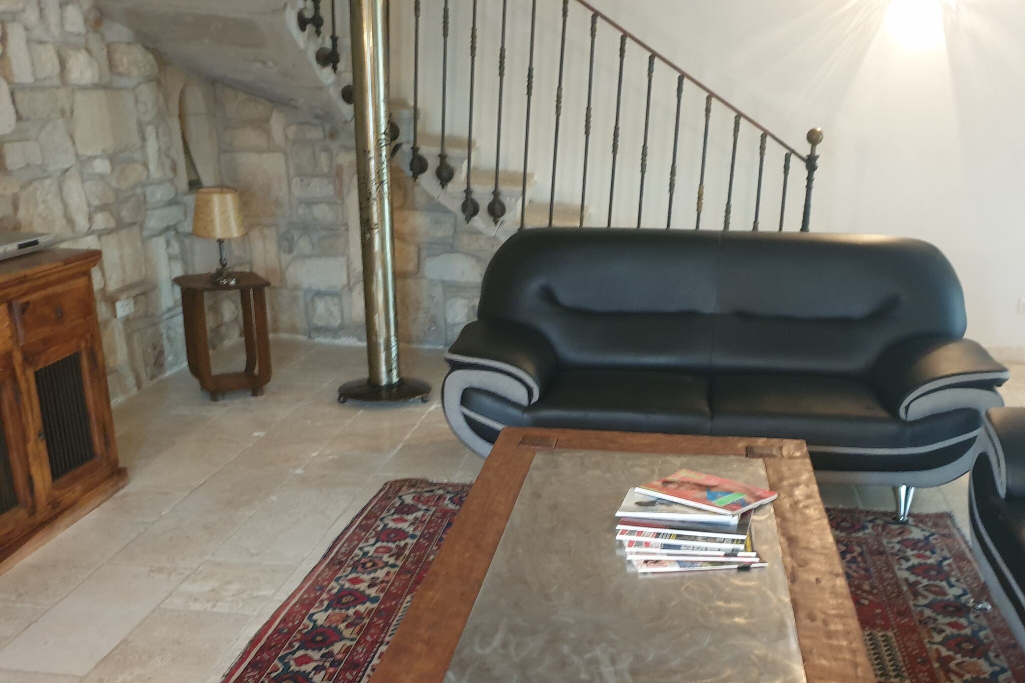 Tucked away among the vineyards of Montfrin, this beautiful holiday villa offers a peaceful escape just minutes from Nîmes. Ideal for families or friends, the home accommodates up to 5 guests and features two bedrooms, two bathrooms, and a charming interior with traditional stonework and furnishings. The fully enclosed garden is dotted with palm trees and century-old olive trees, and includes a private swimming pool with massage jets, a terrace with loungers, and a delightful outdoor kitchen for preparing meals al fresco.
Located just 1.5 km from the center of Montfrin, you’ll find a bakery, shops, restaurants, and a lively market every Tuesday. The region is rich in attractions: the Pont du Gard (11 km), Uzès (27 km), Avignon (25 km), and Nîmes (27 km) are all within easy reach. For nature lovers, the lake of Bouscarrasse and the bamboo grove offer serene outings, while fishing is just a five-minute walk from the house.
This villa blends rustic charm with modern comfort, making it a perfect base for exploring southern France. Whether you're relaxing by the pool, enjoying local wines, or discovering historic towns, it promises a memorable and rejuvenating stay.