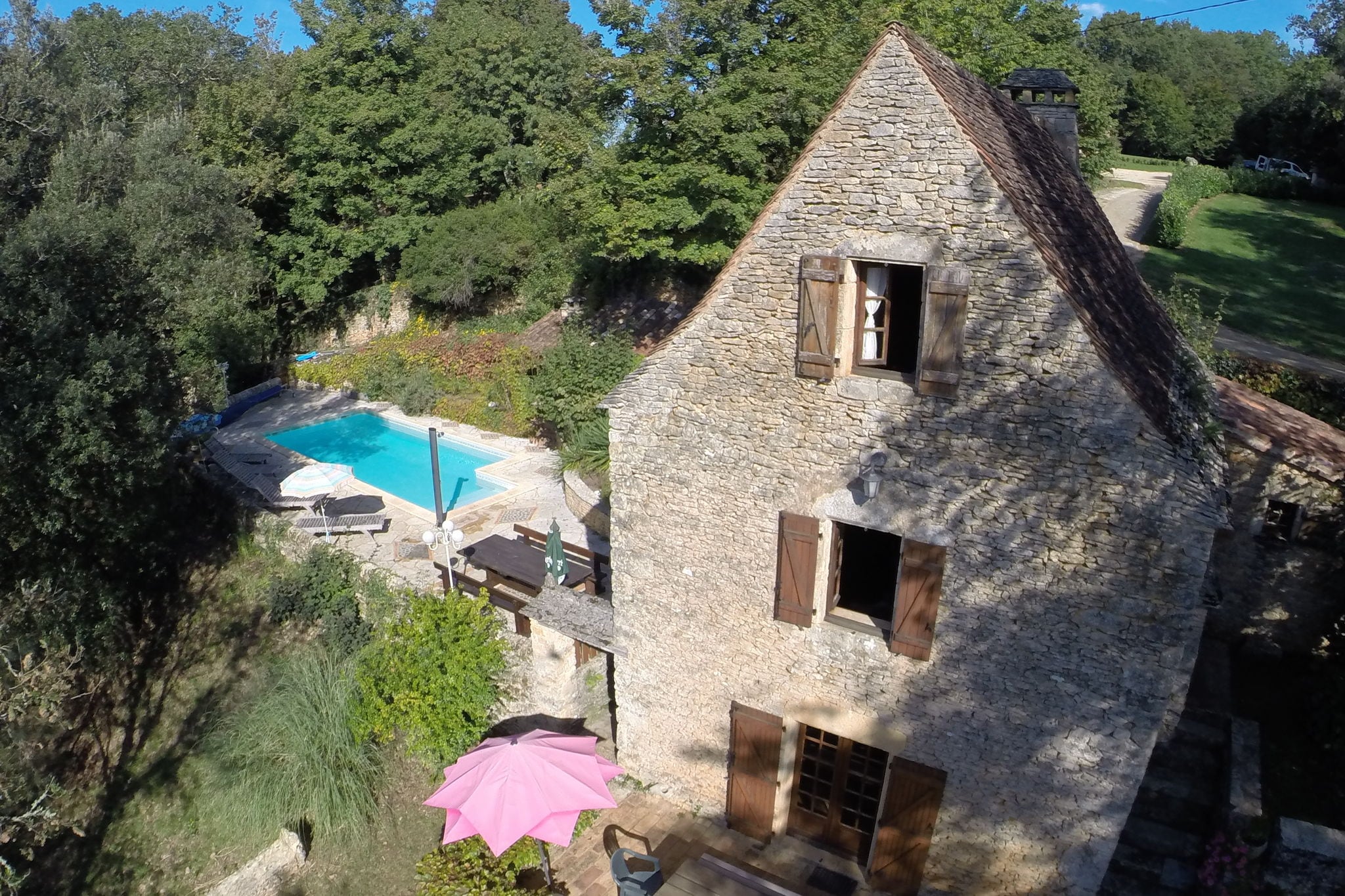 Lovely Périgord holiday home in private forest in stunning surroundings of Besse