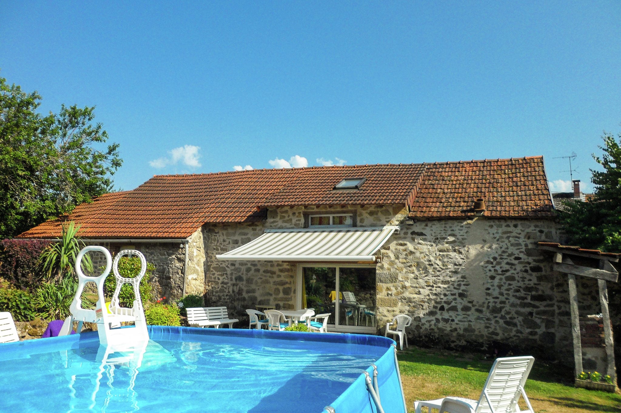 Maison de vacances confortable à Marsac, France avec piscine