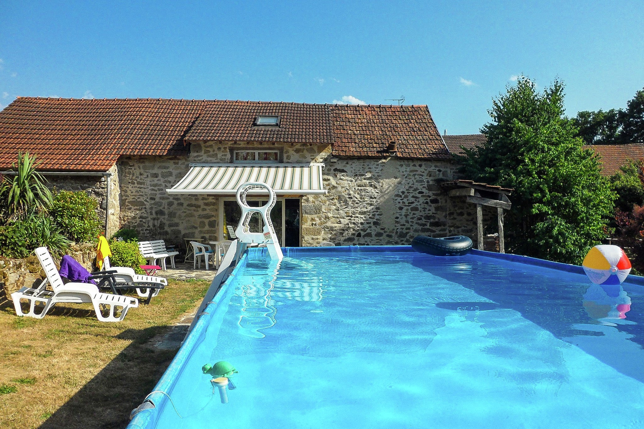 Maison de vacances confortable à Marsac, France avec piscine