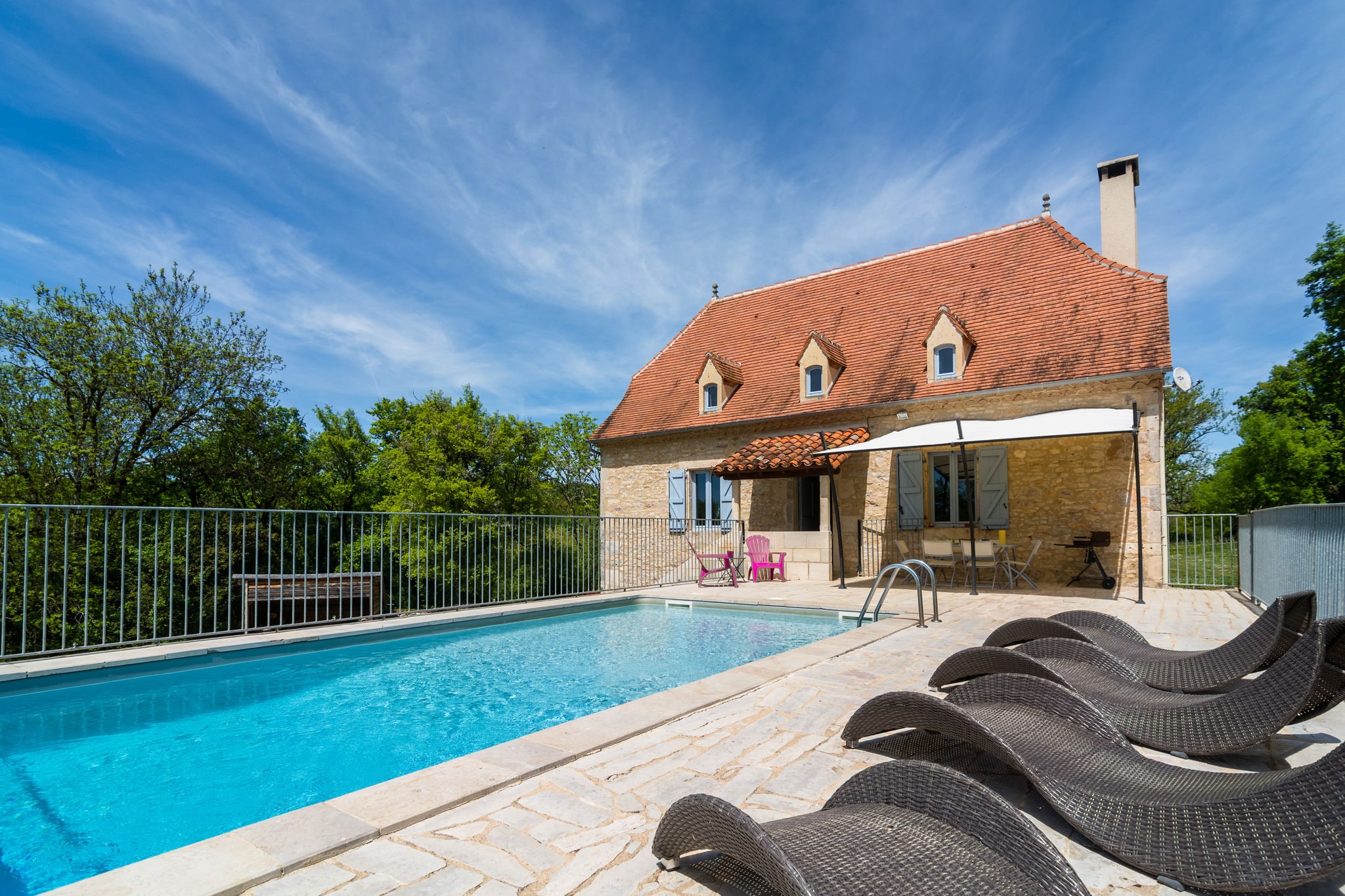 Superbe maison de vacances avec piscine privée à Thémines