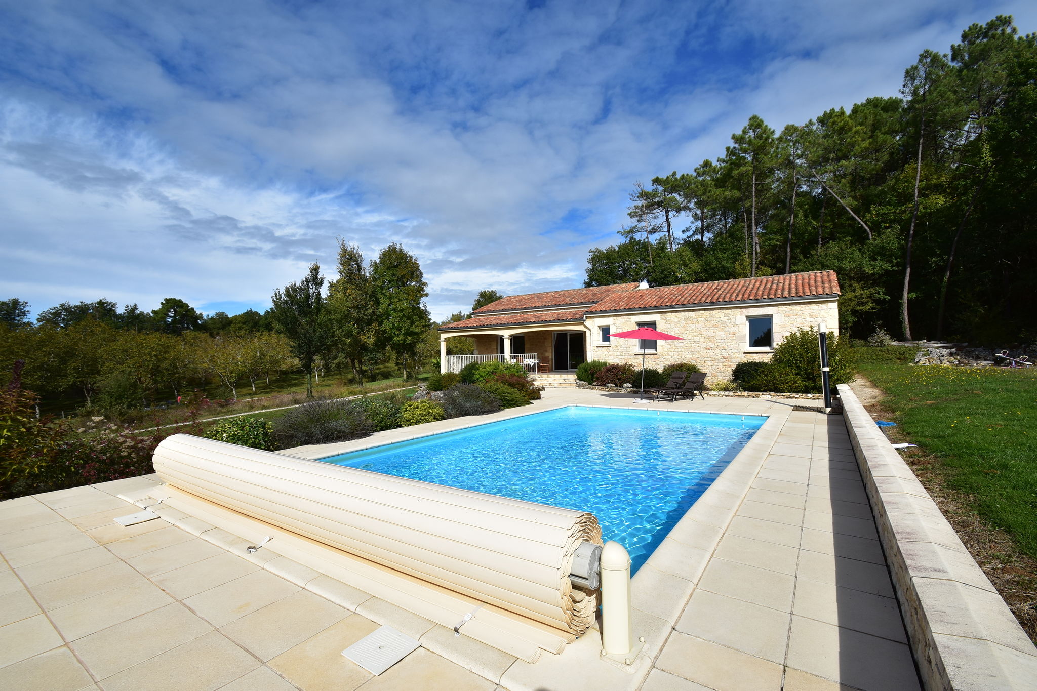 Elite-Ferienhaus mit privatem Pool in Montcléra, Frankreich