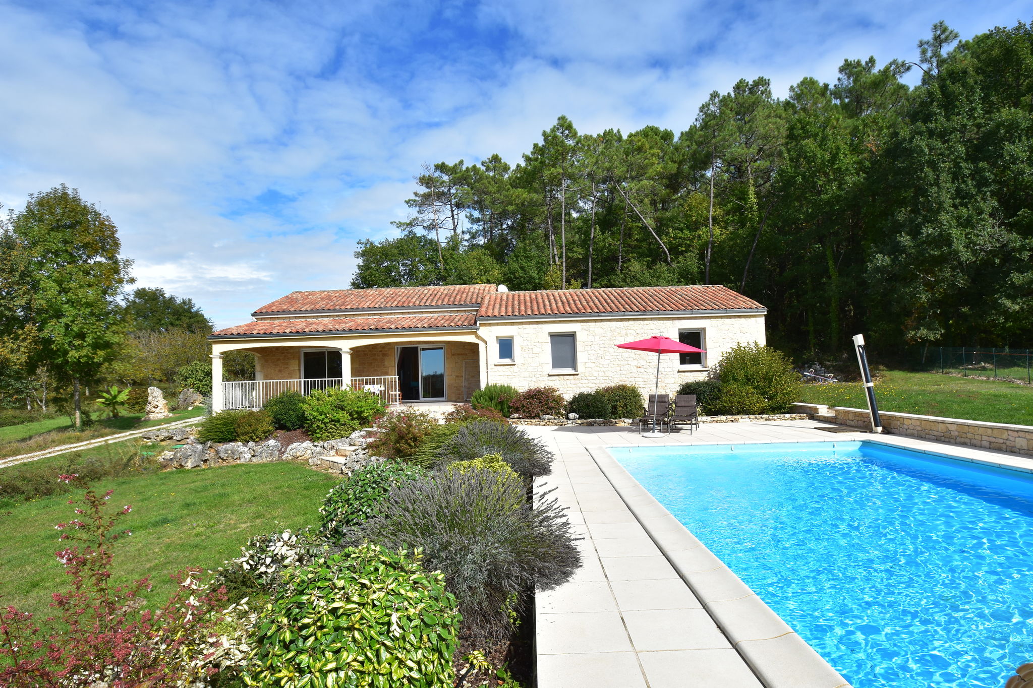 Vakantiehuis in Montcléra, met zonnige tuin, speeltoestellen en privézwembad