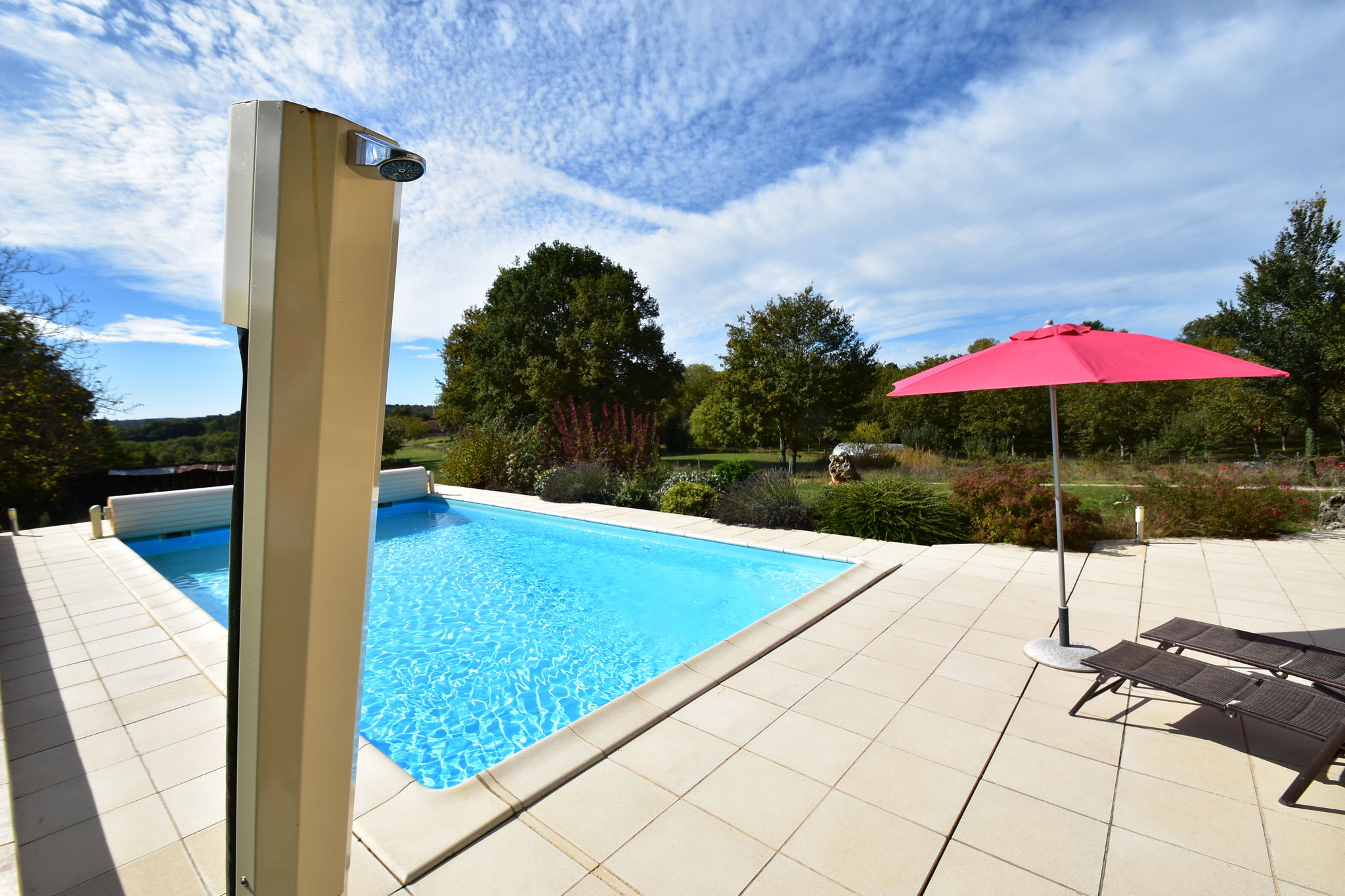 Maison de vacances avec piscine privée à Montcléra en France