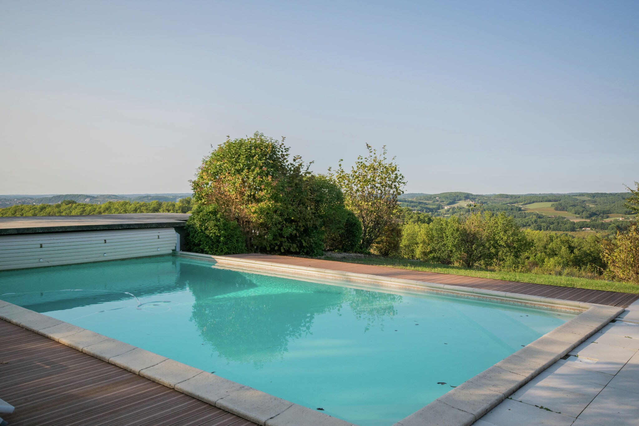 Schönes Ferienhaus in Mauroux mit Swimmingpool