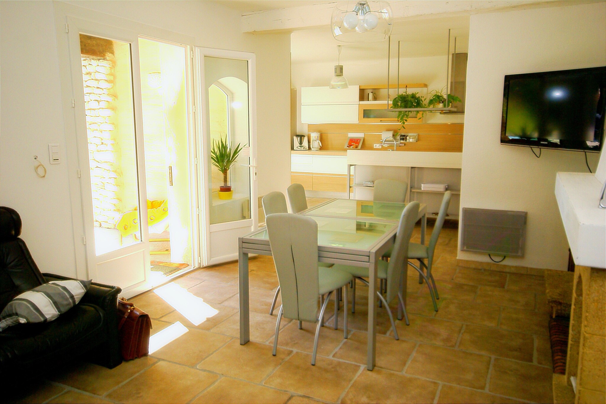 Ground floor: (Living room(TV(no dutch television channels), seating area, DVD player), dining room(dining table), Large kitchen(TV(no dutch television channels), fireplace, coffee machine, oven, microwave, dishwasher, fridge-freezer), bedroom(double bed), bedroom(double bed(160 x 200 cm)), bedroom(2x single bed), bedroom(double bed), bedroom(double bed(160 x 200 cm)), bedroom(single bed, single bed), bathroom(shower(adapted for disabled), toilet), bathroom(bath tub, shower, toilet))\n\nPool house: (toilet, oven, shower(outside))\n\nwashing machine, heating, air conditioning, terrace, garden(> 1000 m2), BBQ(gas), BBQ(charcoal), parking, swimming pool(private, fenced, 10 x  5 m.), play equipment, table tennis table, table football, bicycles available, children\'s bed, children\'s bed, high chair, high chair