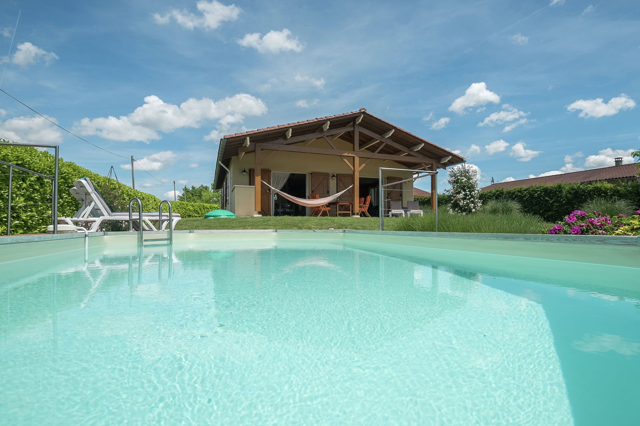 Geräumiges Ferienhaus in Sadillac mit Pool
