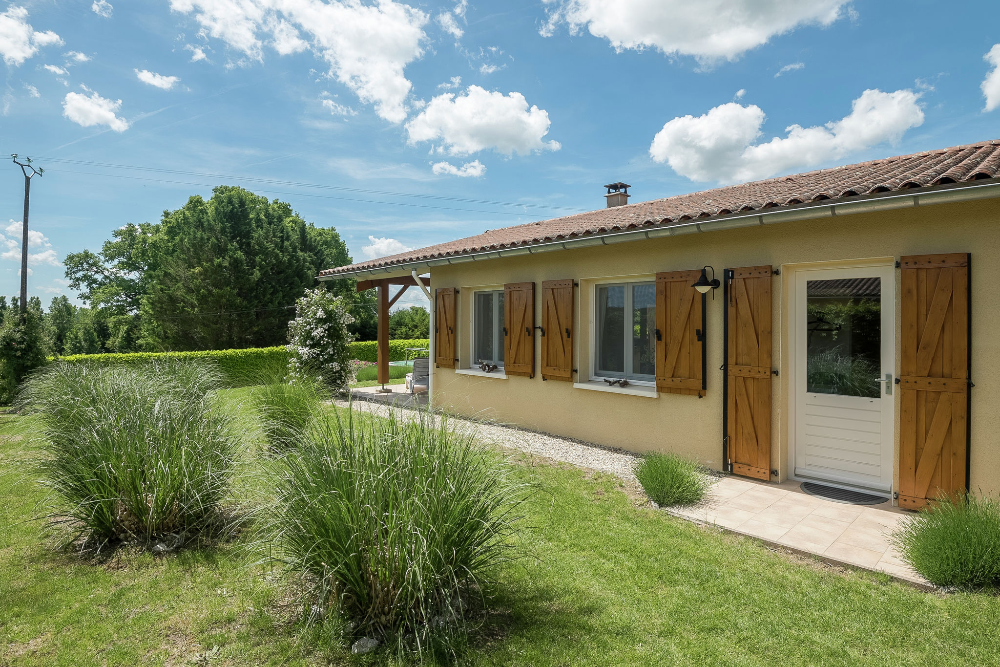 Spacious Holiday Home in Sadillac with Swimming  Pool
