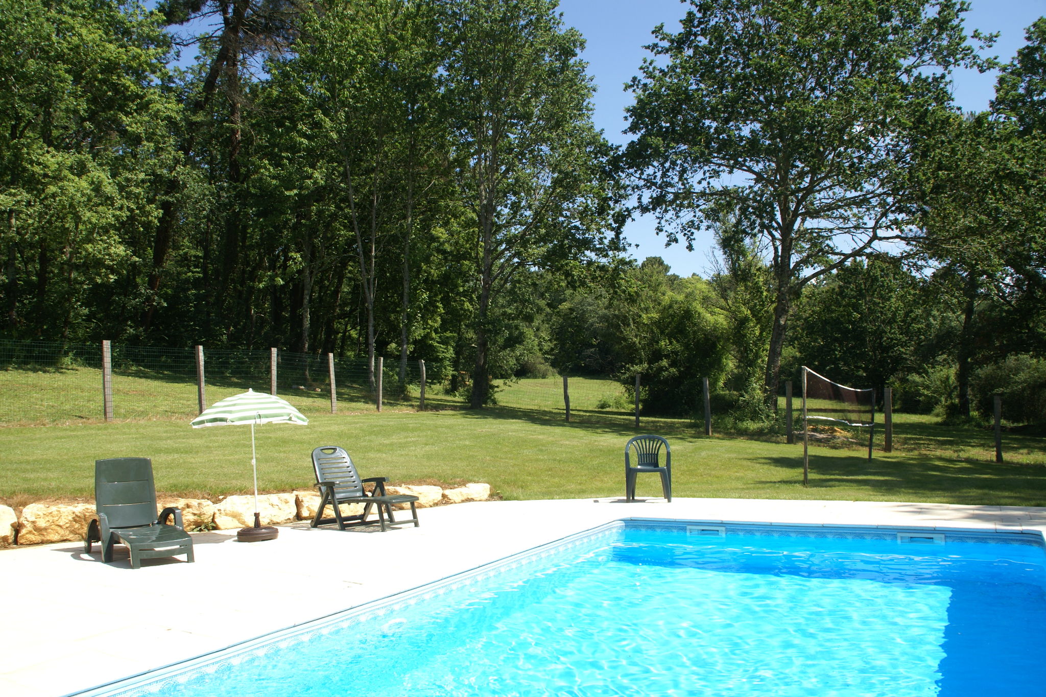 Quaint Holiday Home in Blanquefort-sur-Briolance with Pool