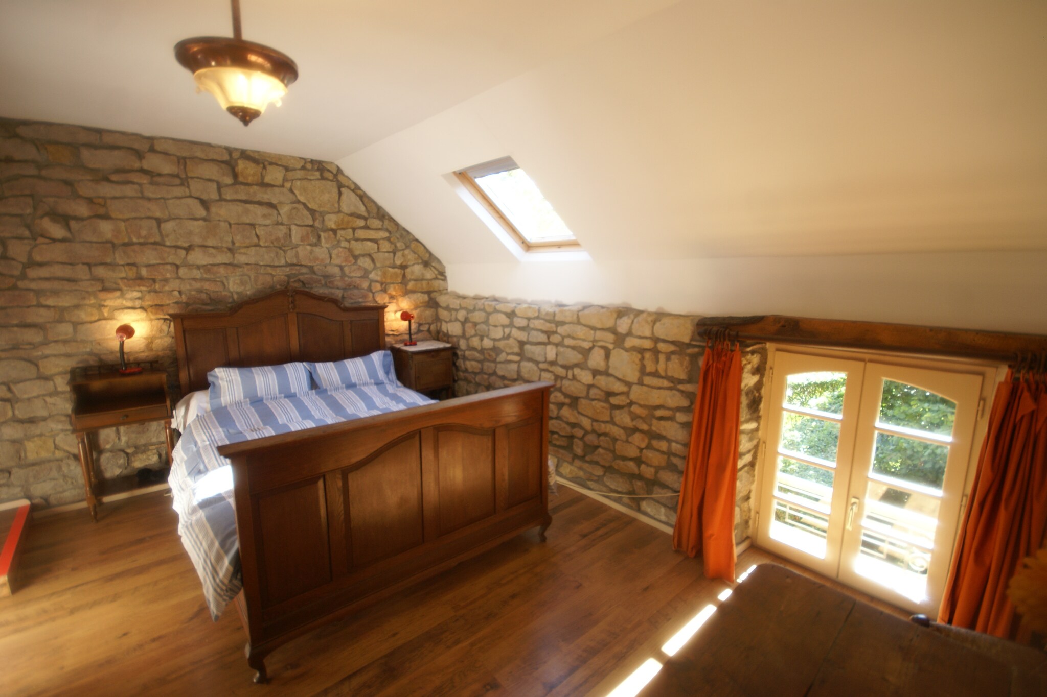 Ground floor: (Large kitchen(TV, DVD player, coffee machine, oven, microwave, fridge, washing machine), bathroom(shower, washbasin, toilet))\n\nOn the 1st floor: (bedroom(bunk bed), bedroom(double bed(140 x 190 cm)))\n\npatio, heating(electric), garden(illuminated, 60 m2), garden furniture, BBQ