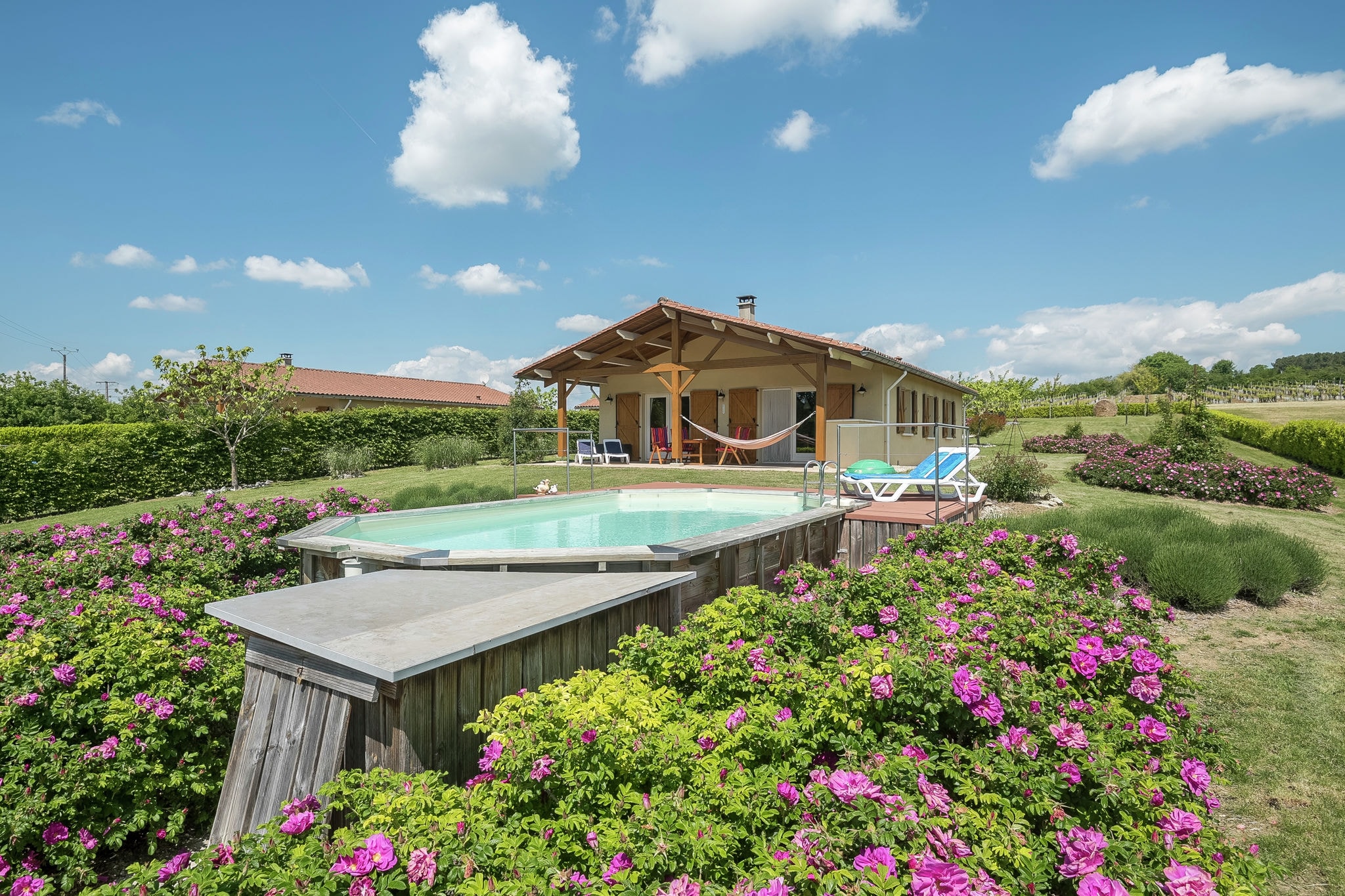 Maison de vacances confortable à Sadillac avec piscine privée