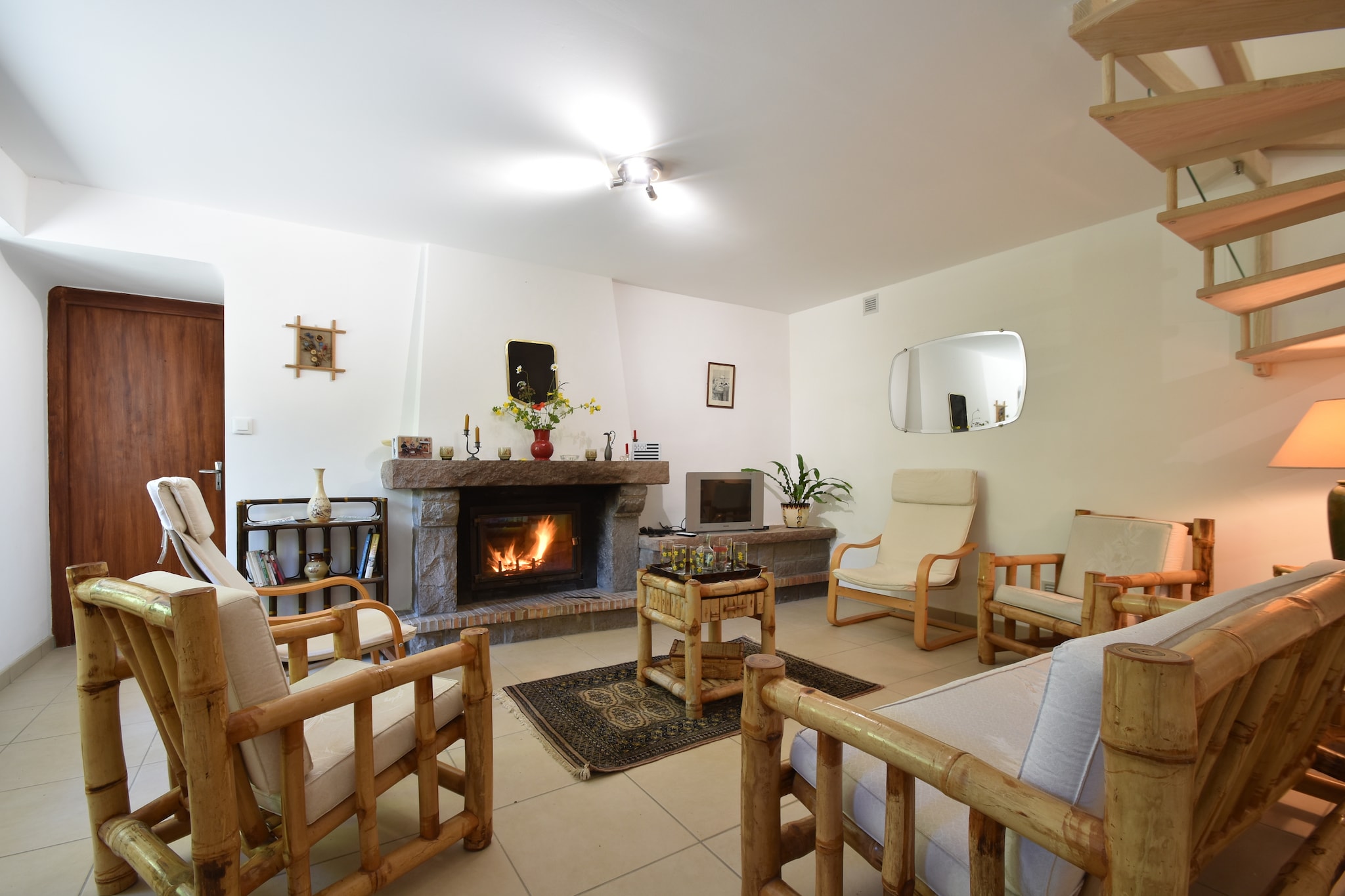 An optional utilities and service fee of EUR 75,00 will be charged before your arrival. Details are given below.<br> Nestled in the charming village of Yvias in Brittany, this rustic holiday home offers a serene retreat ideal for families or groups seeking a peaceful countryside escape. Surrounded by picturesque landscapes, the property provides a cozy atmosphere with a fireplace and a spacious garden, perfect for relaxing afternoons or lively barbecues with loved ones. Just 8 km away, the stunning beaches of the Brittany coast invite you to unwind by the sea, enjoy coastal walks, or partake in water activities. For those looking to explore further, the nearby town of Saint-Brieuc offers cultural experiences, shopping, and a variety of dining options. Food lovers will appreciate local dining experiences at quaint nearby restaurants about 4 km from the home, where traditional Breton cuisine can be savored-think fresh seafood, crepes, and regional specialties. For a refreshing day out, the public swimming pool located 10 km away is ideal for both adults and children to enjoy.
Outdoor enthusiasts can explore scenic hiking and cycling routes weaving through the beautiful Breton countryside, while history buffs may wish to visit the historic towns and coastal fortifications scattered throughout the region.
With its cozy charm, countryside setting, and close proximity to beaches and local attractions, this holiday home in Yvias is the perfect base for a relaxing and memorable Brittany getaway. <br><b> Optional Utilities & Service Package </b><br><b> An optional utilities and service package of EUR 75,00 </b> can be selected prior to your arrival. You will receive a separate communication with the payment link should you wish to include it.<br>This package ensures a seamless stay and conveniently covers services such as final cleaning, utility consumption, service support, and protection against minor damages or incidental costs during your stay.<br>Guests who prefer may manage these services independently, provided the property is returned in good order at check-out.