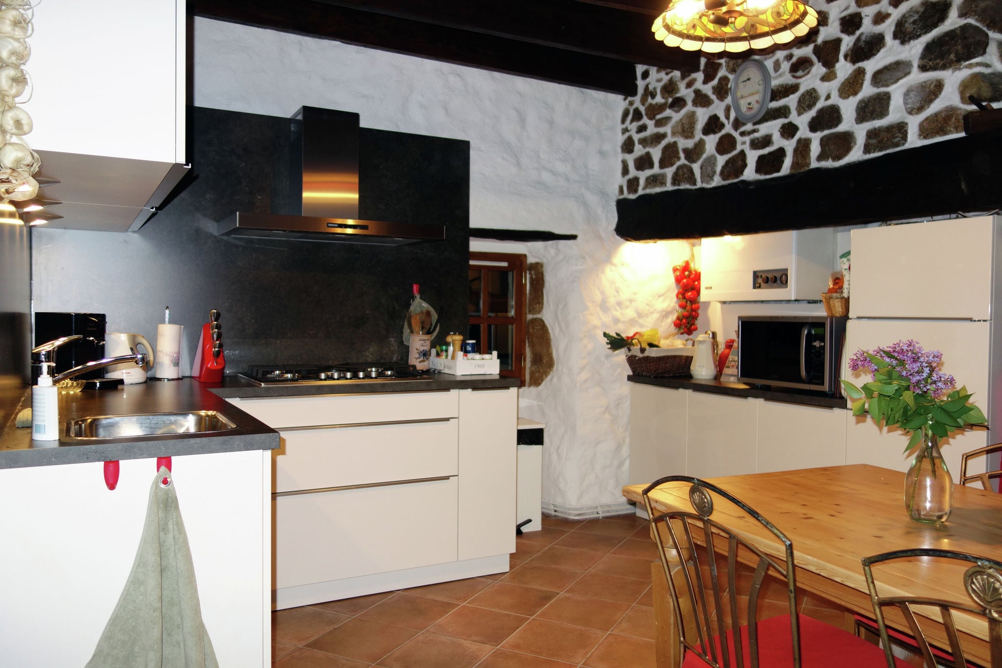 Snug holiday home in Dunière-Sur-Eyrieux with swimming pool