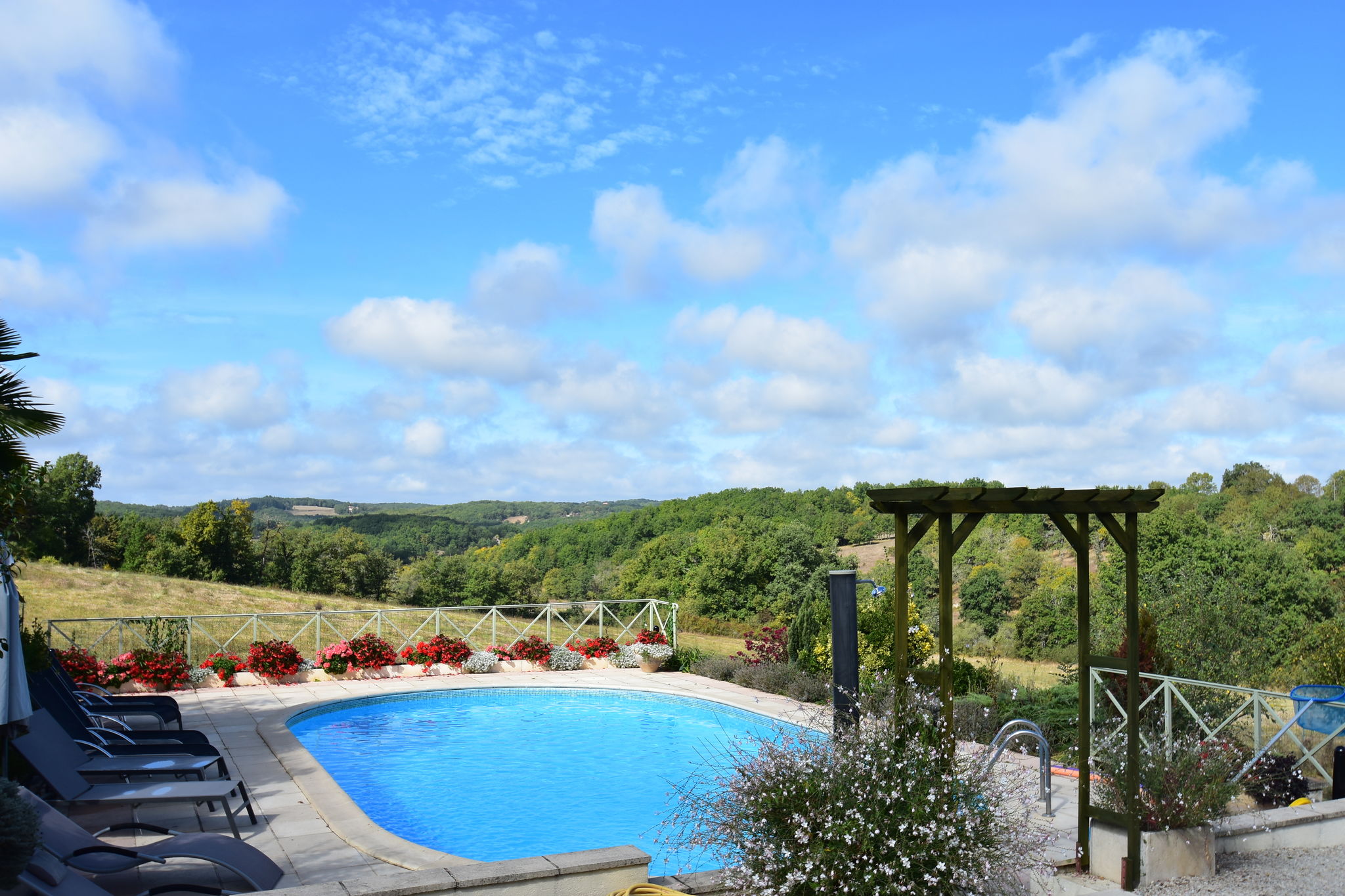 Lovely Holiday Home in Thédirac with Swimming Pool