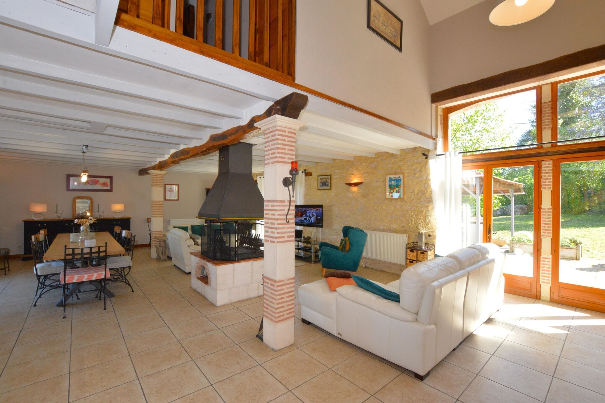 Lovely Holiday Home in Thédirac with Swimming Pool