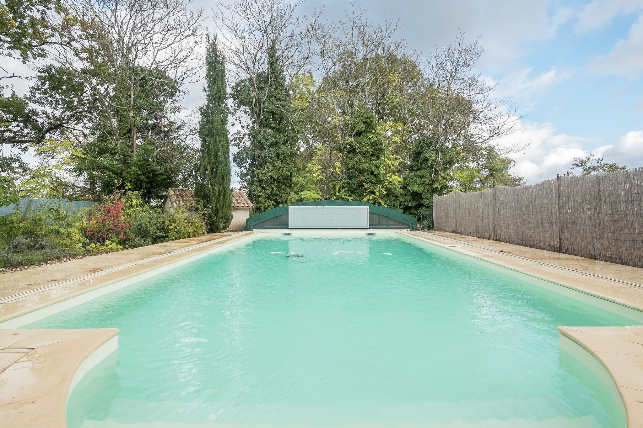 Maison de vacances de charme à Bouniagues avec piscine