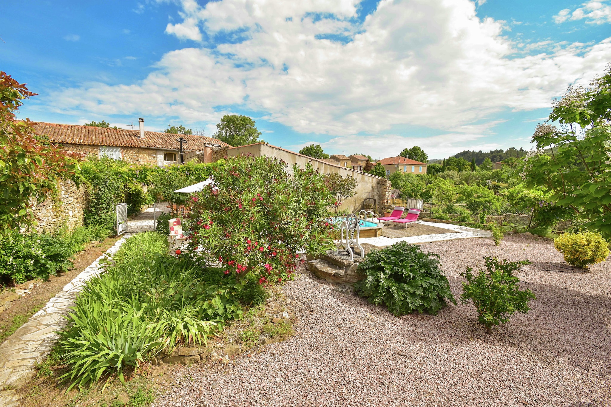 Ruim vakantiehuis in Félines-Minervois met zwembad.