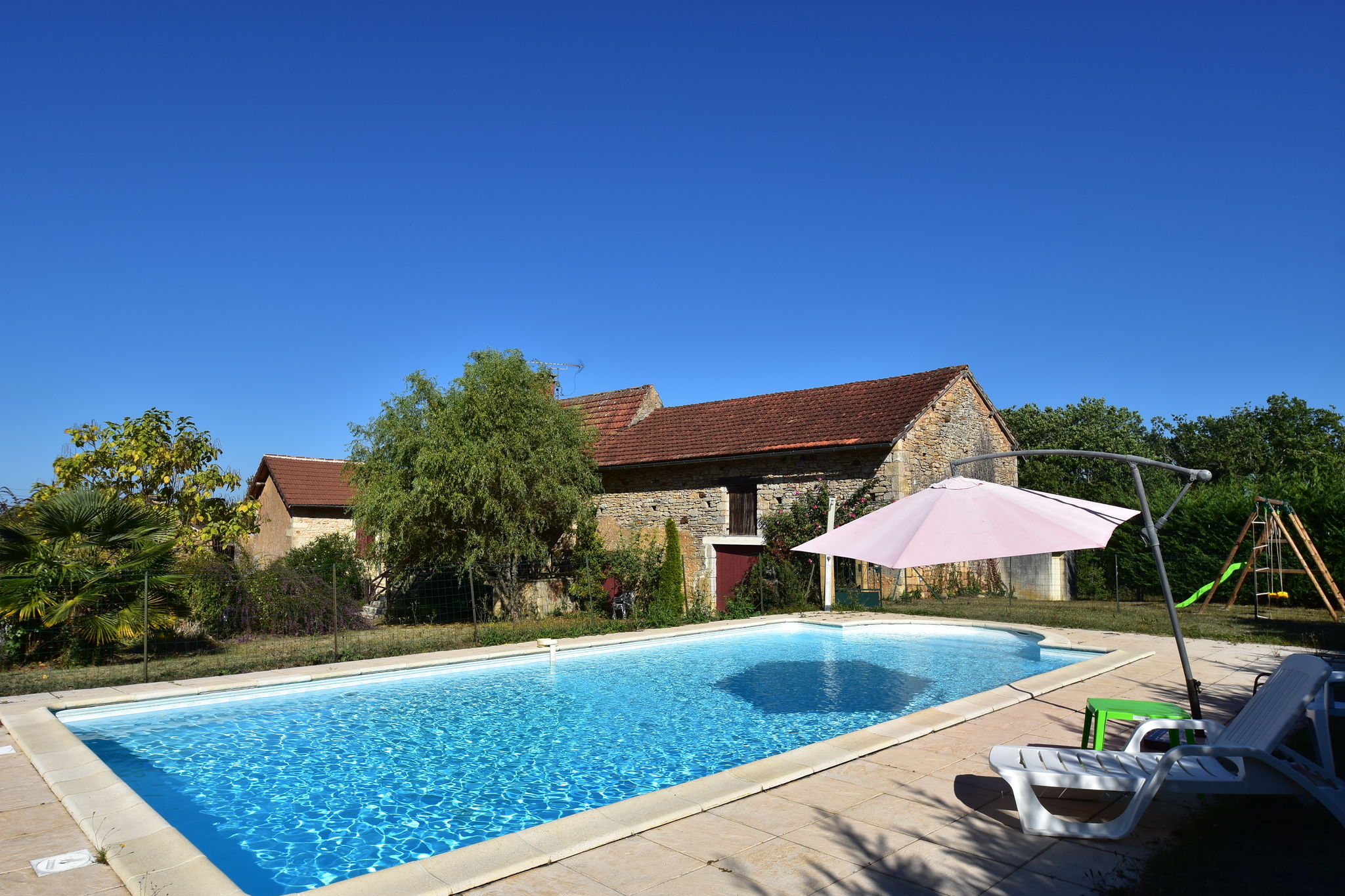 Gemütliches Ferienhaus mit Swimmingpool in Besse