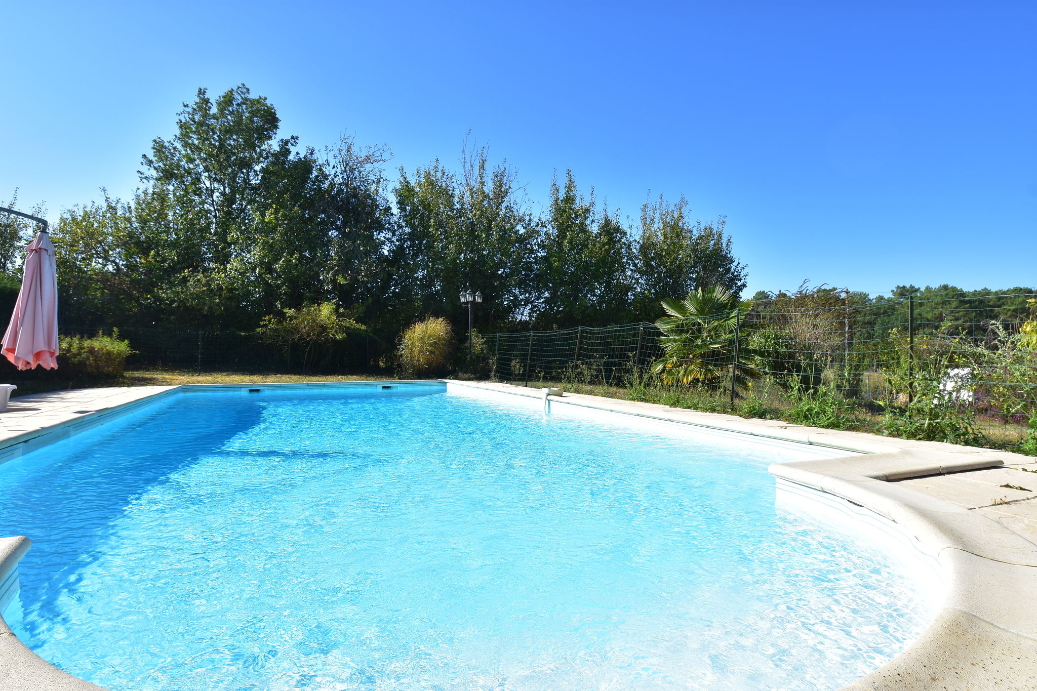 Maison de vacances confortable à Besse avec piscine