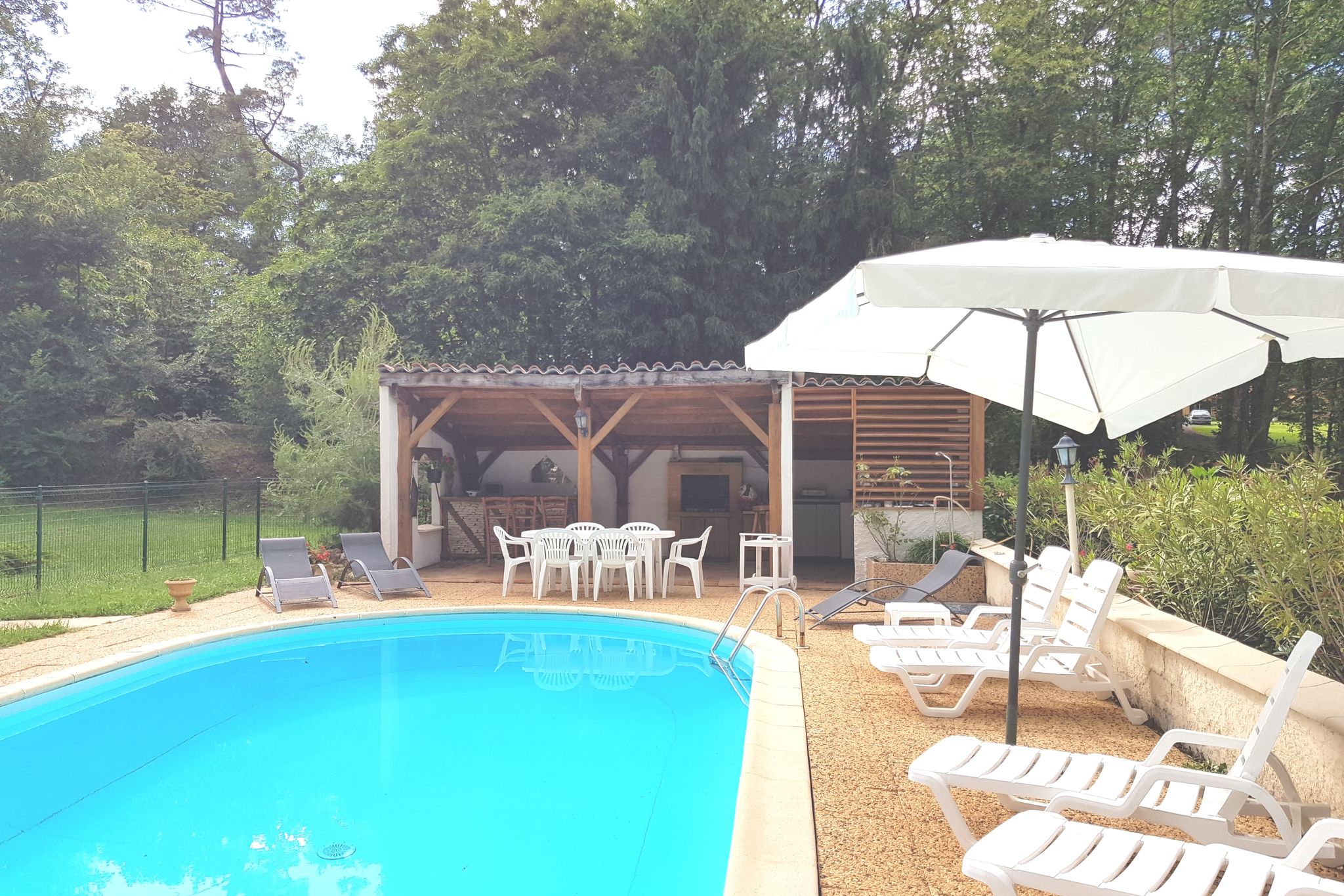Modernes Ferienhaus in Belvès mit Schwimmbadnutzung durch den Hauseigentümer