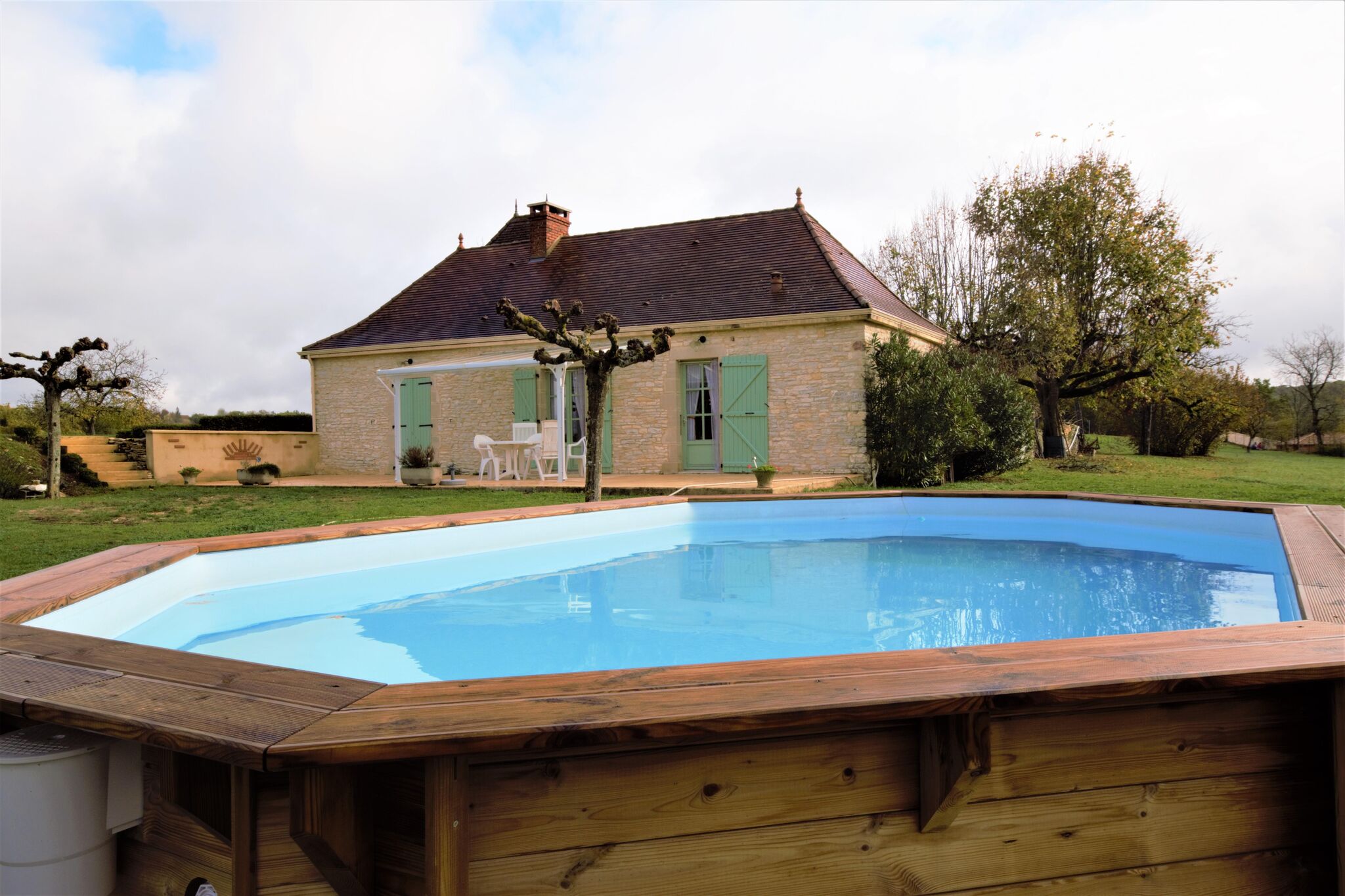 Maison de vacances confortable avec piscine à Thédirac
