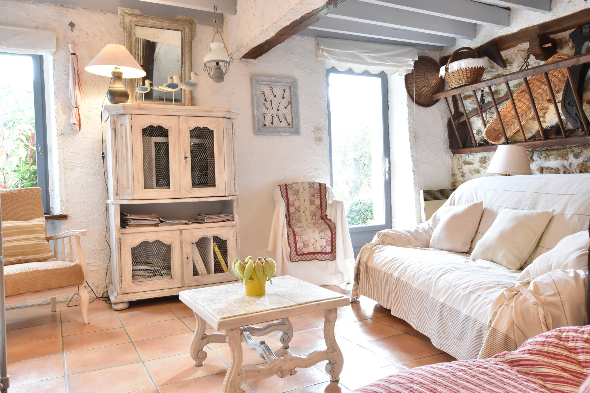 Welcome to this inviting detached holiday home in Mézy-Moulins, a peaceful village in the Picardy region of France. With 90 m² of space, the property is designed for up to four guests, offering a comfortable setting for families or small groups looking to enjoy a relaxing stay.
On the ground floor you will find a bright living area with both a single and a double sofa bed, along with a TV for cozy evenings. The adjoining dining room includes a large table for shared meals, while the fully equipped kitchen features an oven, microwave, dishwasher, fridge, and kettle to make cooking at home easy. A separate toilet completes the layout downstairs. Upstairs, the house offers two bedrooms: one with a double bed and another with two single beds, as well as a bathroom with a shower and washbasin. A washing machine, electric heating, and a coffee machine add extra comfort to your stay.
Outdoors, the property features a fenced garden with a furnished terrace, parasol, deckchairs, and a barbecue for enjoying warm days and relaxed evenings. Guests will also appreciate the convenience of private parking and bicycle storage, making it easy to explore the charming countryside and nearby towns.
A utilities & service fee of EUR 60,00 will be required closer to your checkin date. You will receive a separate communication with the payment link. The utilities & service fee ensures a smooth stay and covers any additional services such as cleaning, service charges, consumption, damages or any additional charges incurred during the stay.