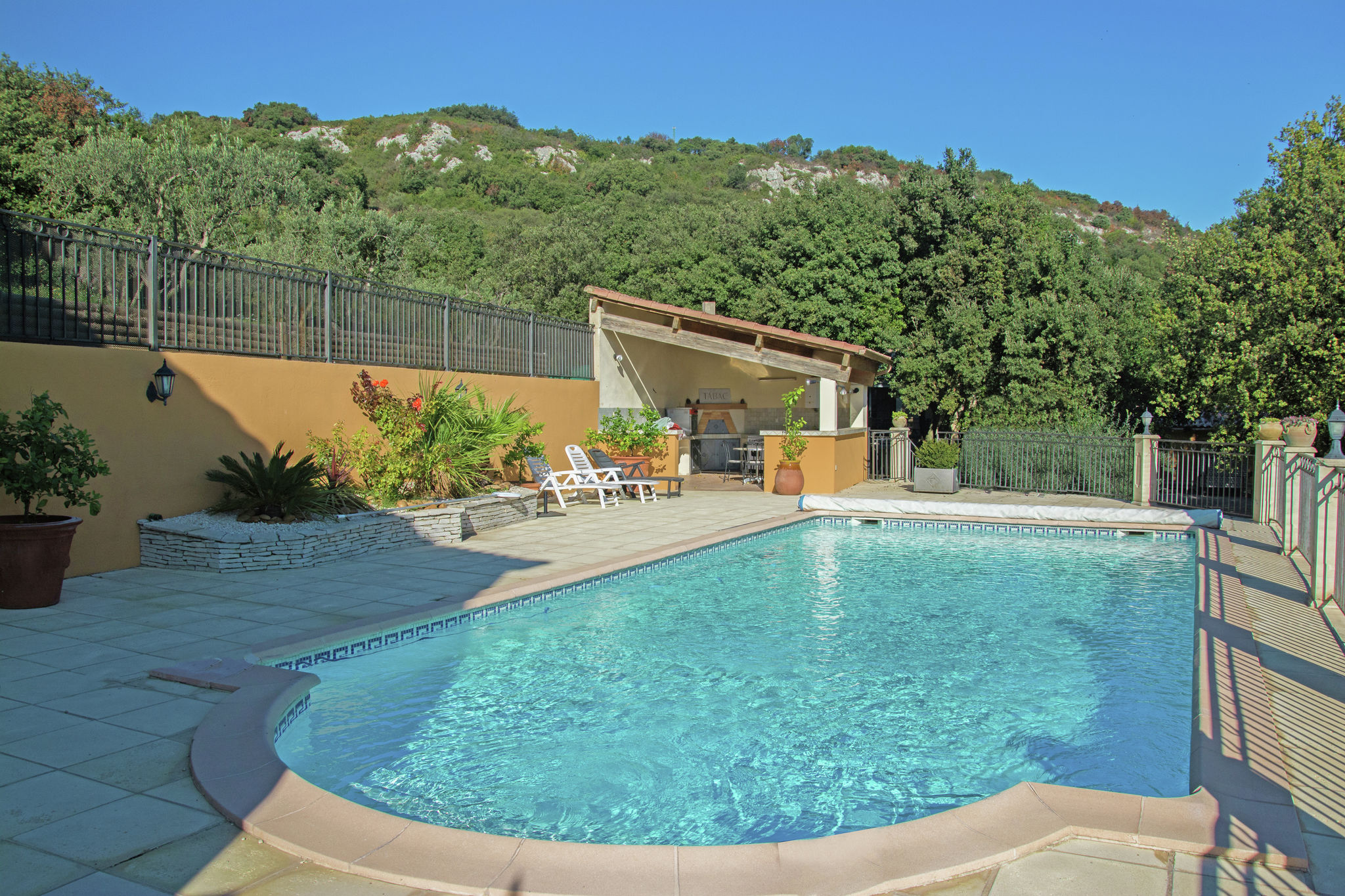 Modern Villa with Private Swimming Pool in Lédenon