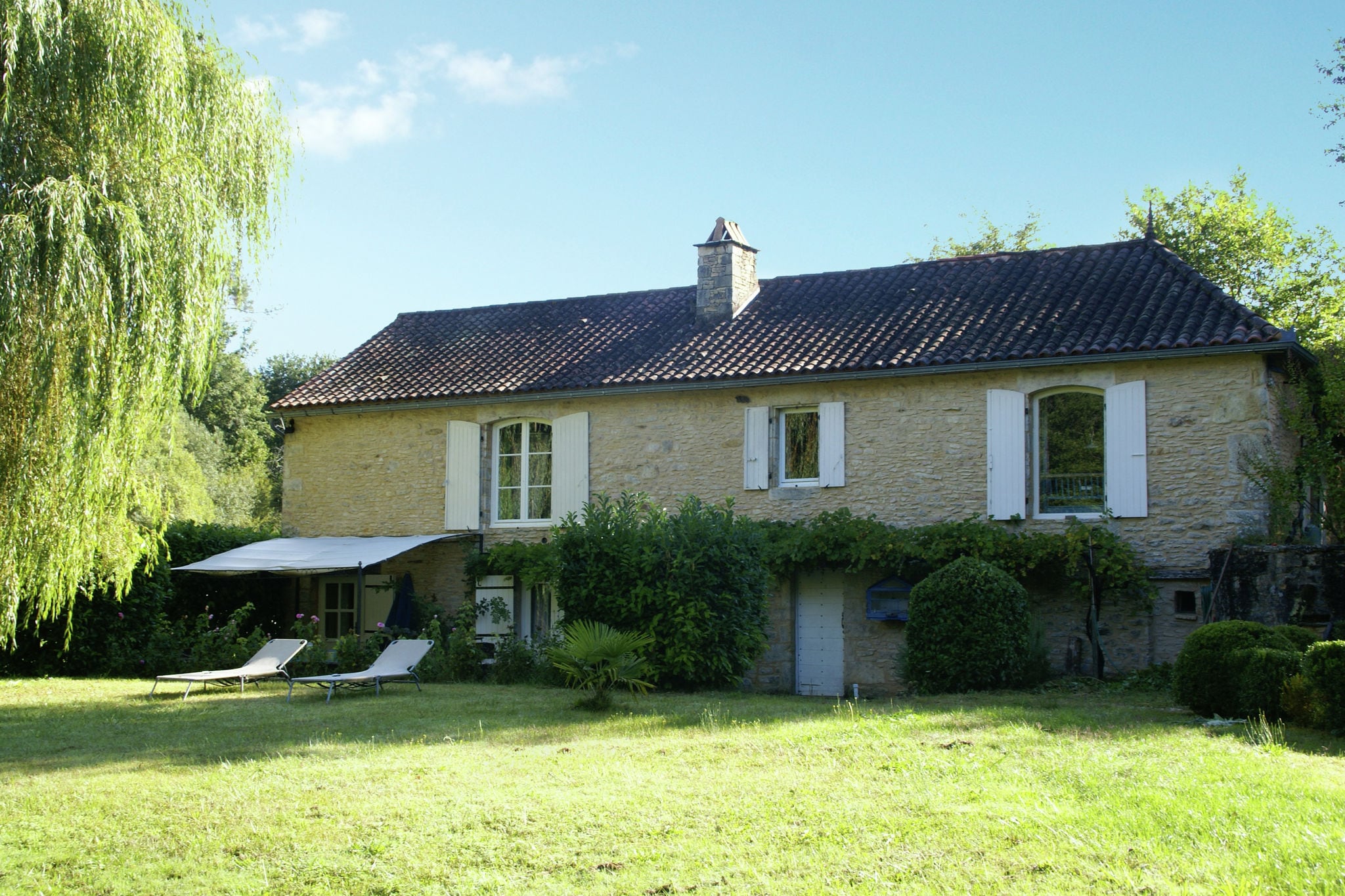 Karakteristiek huis bij Villefranche-du-Périgord (5 km) met rond privézwembad