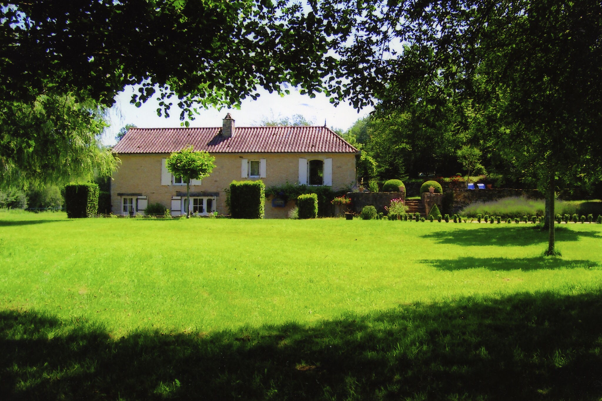 Characteristic house near Villefranche-du-Périgord (5 km) with round private swimming pool