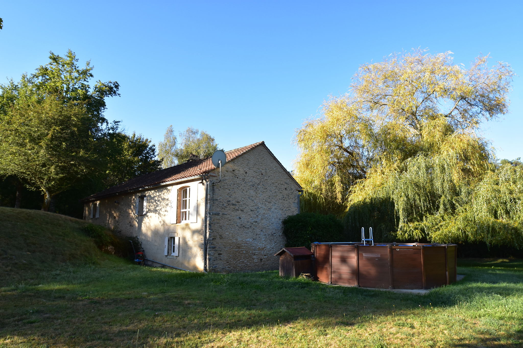 Characteristic house near Villefranche-du-Périgord (5 km) with round private swimming pool