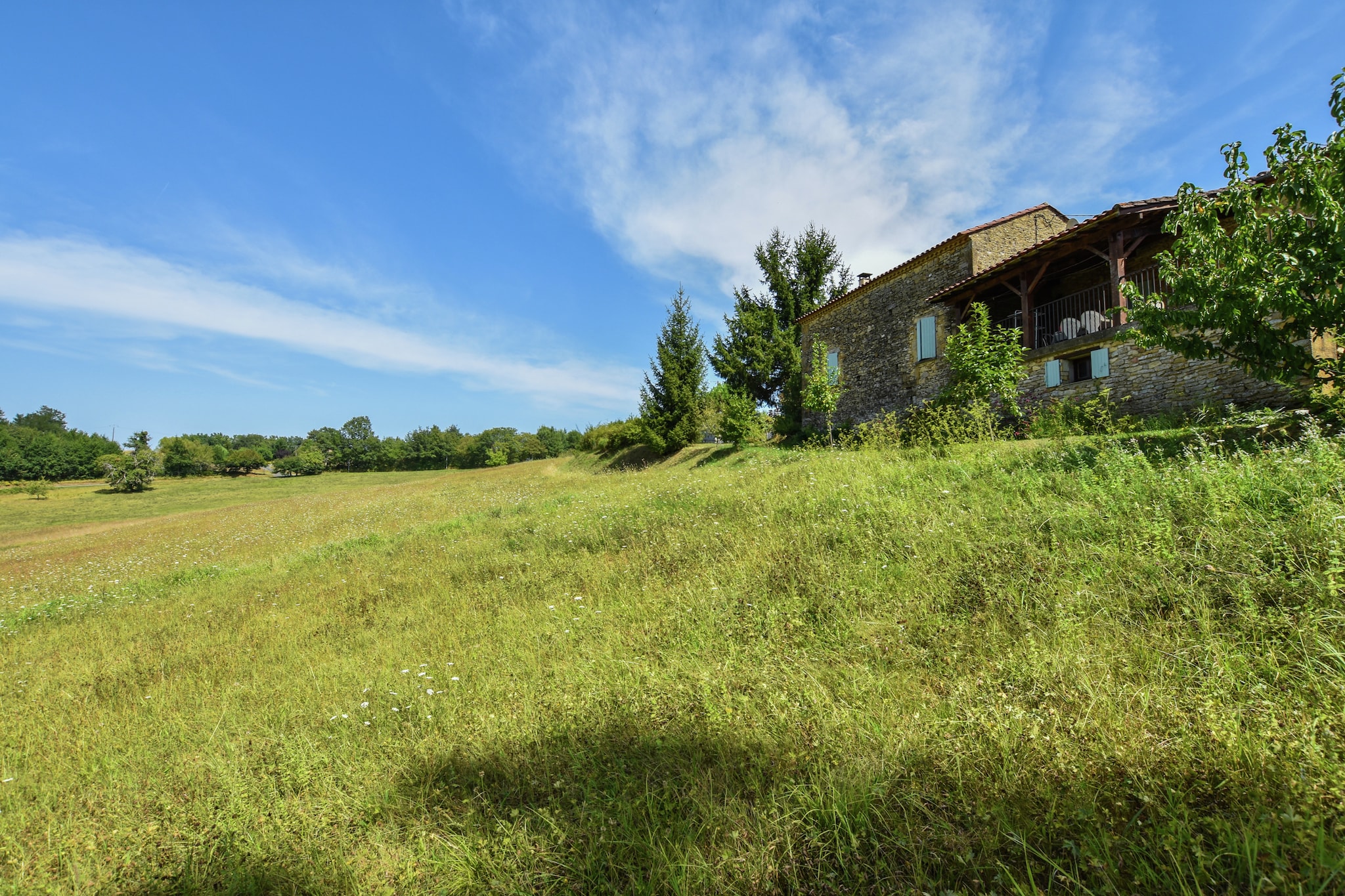 Traditionelles Ferienhaus in Loubejac mit Schwimmbad