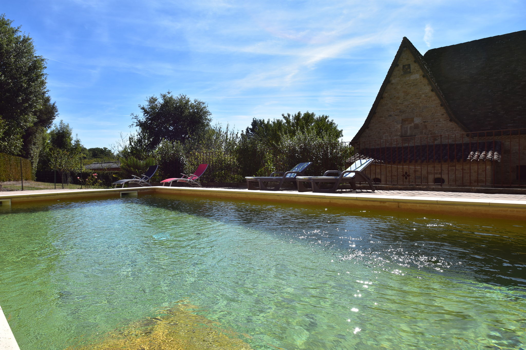 Luxuriöse Ferienwohnung in Domme mit Schwimmbad