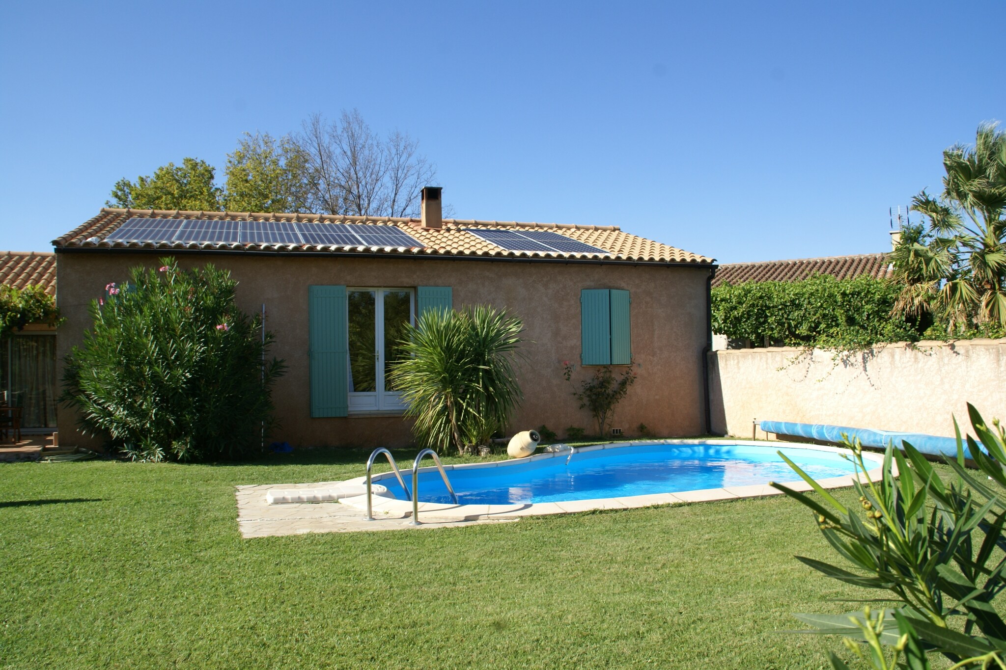 Gemütliches Ferienhaus mit Swimmingpool in Noves