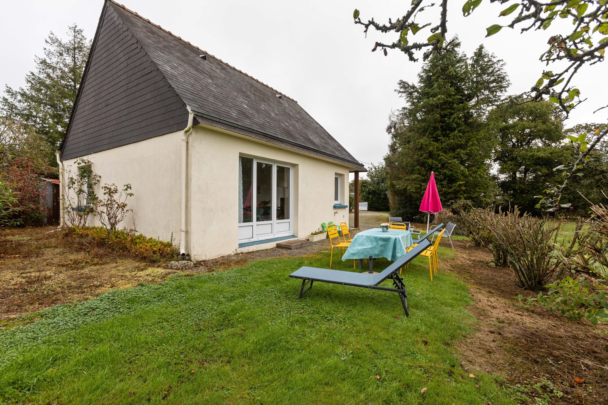 Jolie maison de vacances avec jardin à Priziac, Bretagne