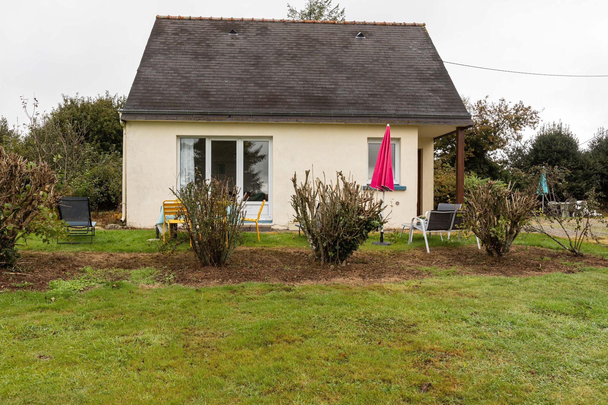 Jolie maison de vacances avec jardin à Priziac, Bretagne