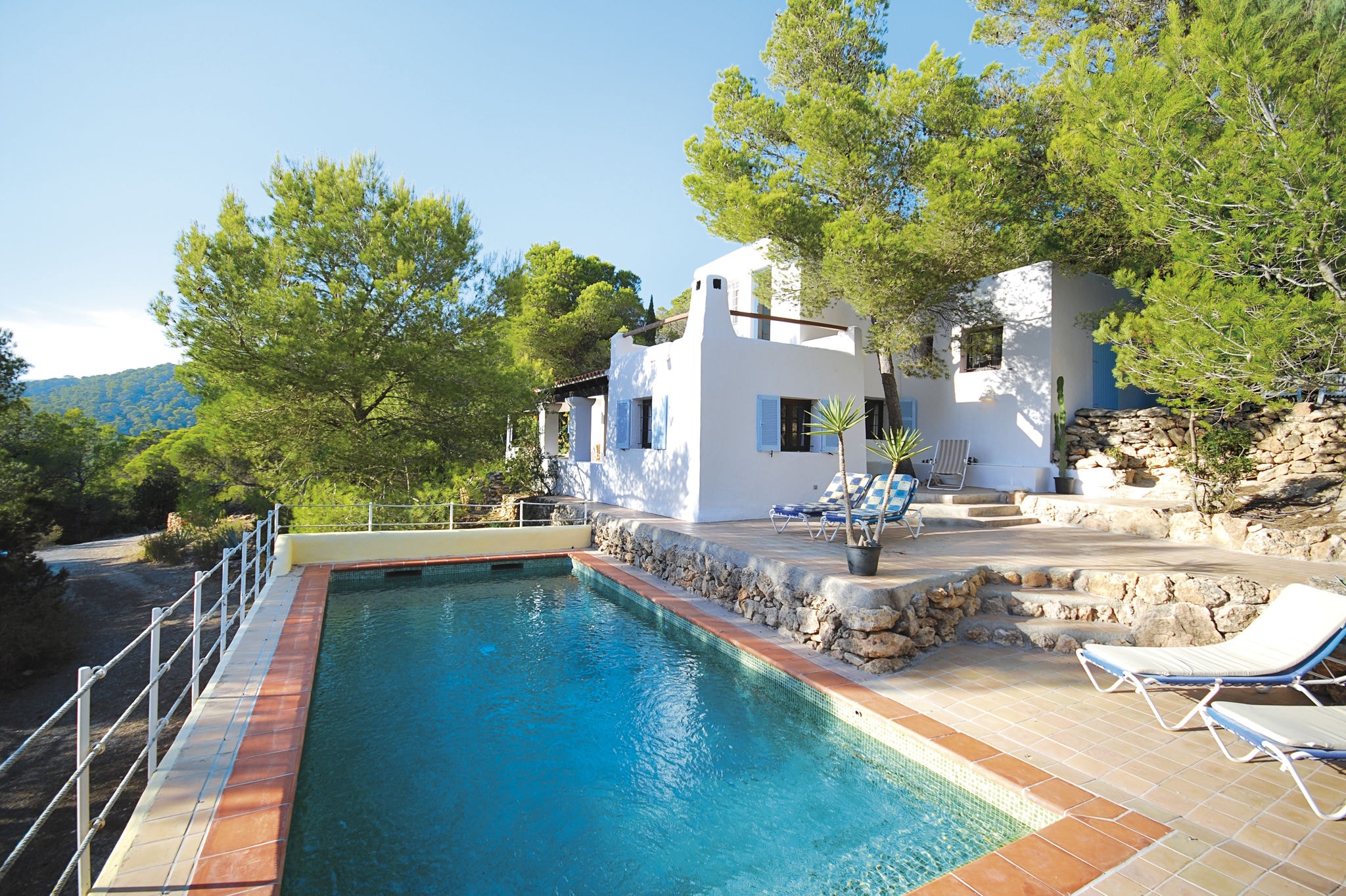 Villa op Ibiza, verscholen tussen het groen met prive-zwembad
