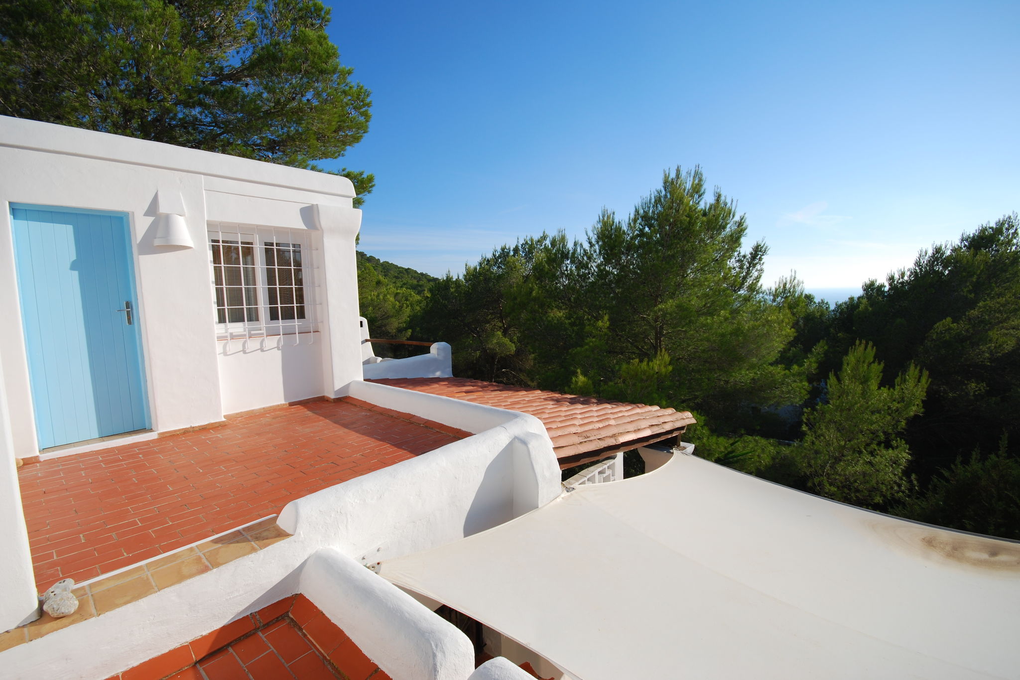 Villa op Ibiza, verscholen tussen het groen met prive-zwembad