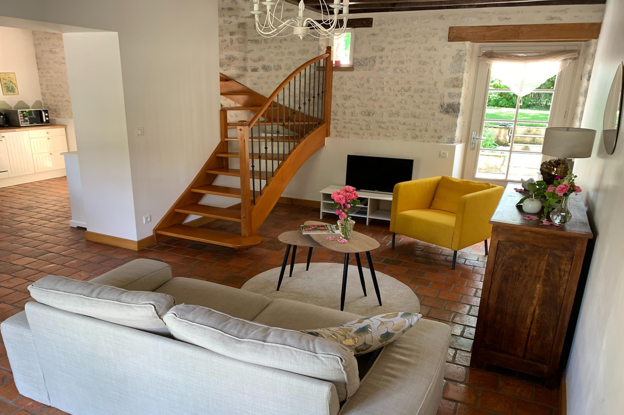 This authentic holiday home is located in Chilleurs-aux-Bois, just above Orléans. The house has 2 bedrooms and can accommodate 4 guests hence it is perfect for a family holiday. The house has a beautiful private terrace, where you can enjoy the weather and nature. 



The area is ideal for cycling, for example through the forest of Orléans (2 km). There awaits you a fantastic panorama at Le Belvédère des Caillettes, also called "the wooden Eiffel Tower. A visit to the magnificent Château de Chamerolles (3km) with intact drawbridge and incomparable gardens is also worthwhile. Restaurant and general supply stores are 0.8 km from the home. 



The cozy house has a terrace where you can enjoy the panoramic viewS. The garden includes a sandbox, playground and barbecue. A cot and high chair are available. Play equipments in the home will keep you entertained. There is a garage for parking.