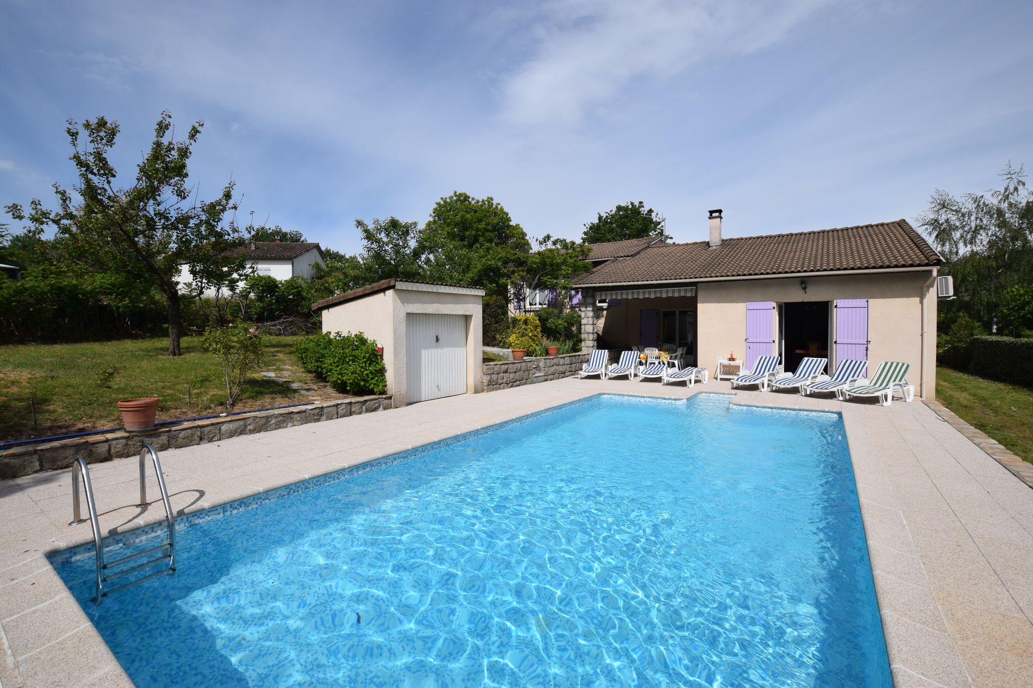 Maison de vacances paisible à Sampzon avec piscine
