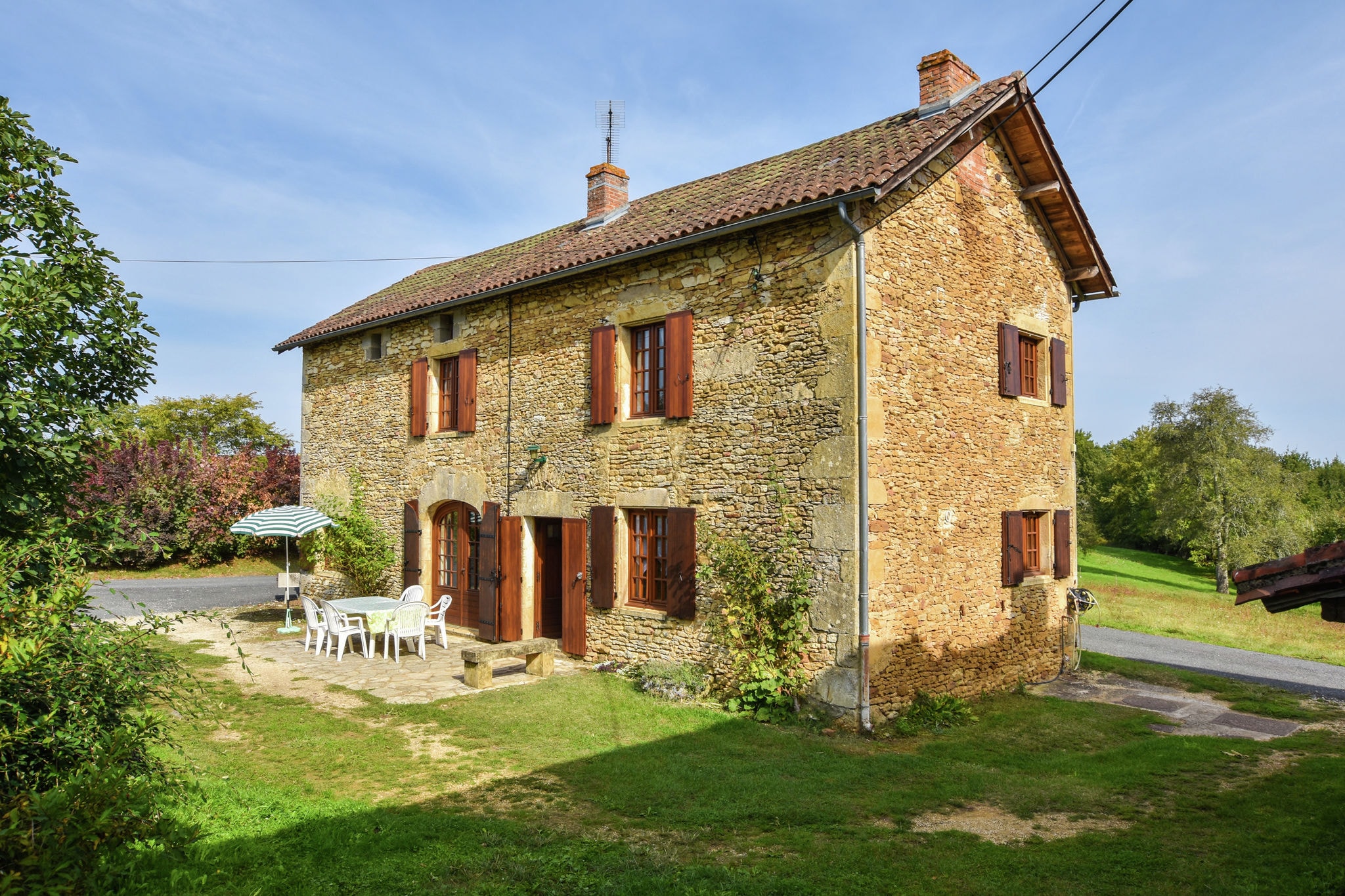 Cosy Holiday Home in Loubejac Aquitaine with Swimming Pool