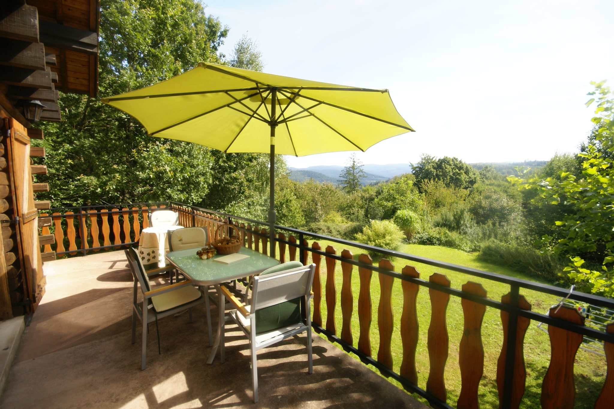 Ground floor: (open kitchen(cooker, coffee machine(filter, pads), microwave, fridge-freezer), Living/diningroom(TV, DVD player), toilet, stove)\n\nOn the 1st floor: (bedroom(double bed), bedroom(2x single bed), bathroom(bath tub, toilet), Landing(double folding bed))\n\nwashing room(tumble dryer, shower, washing machine), cot, patio, garden, garden furniture, high chair