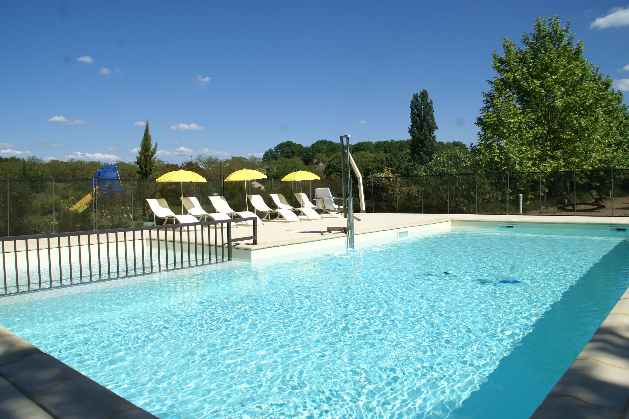 Idyllisches Ferienhaus mit Pool in Castelnaud-la-Chapelle